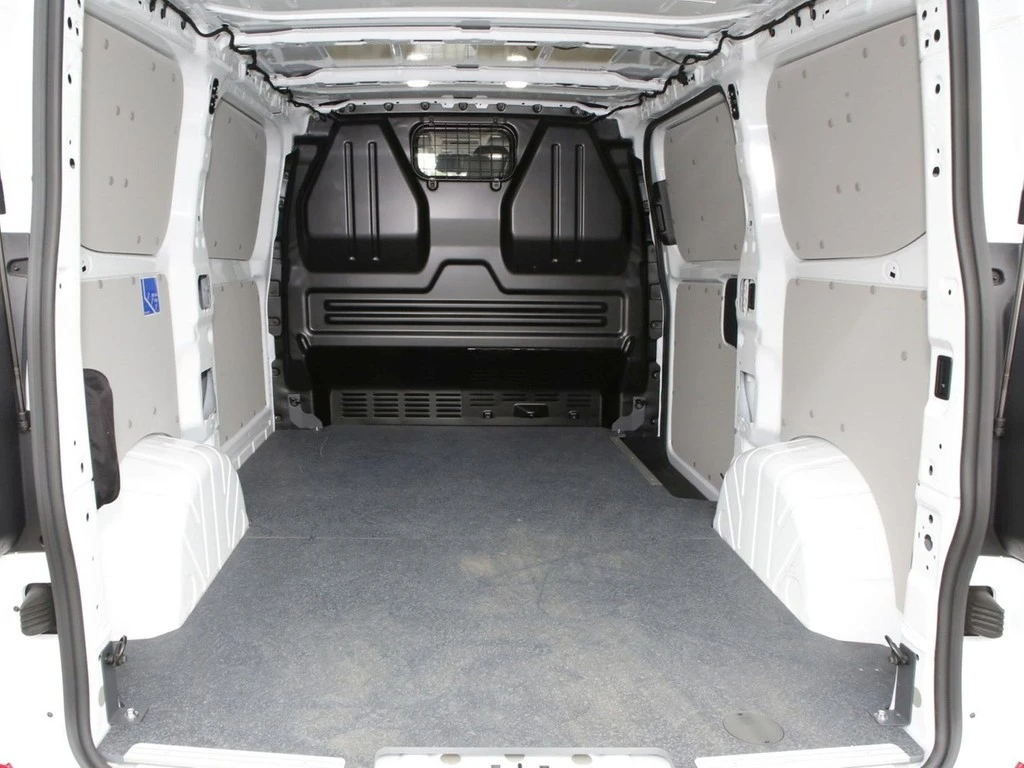 Volkswagen-Transporter-image-5