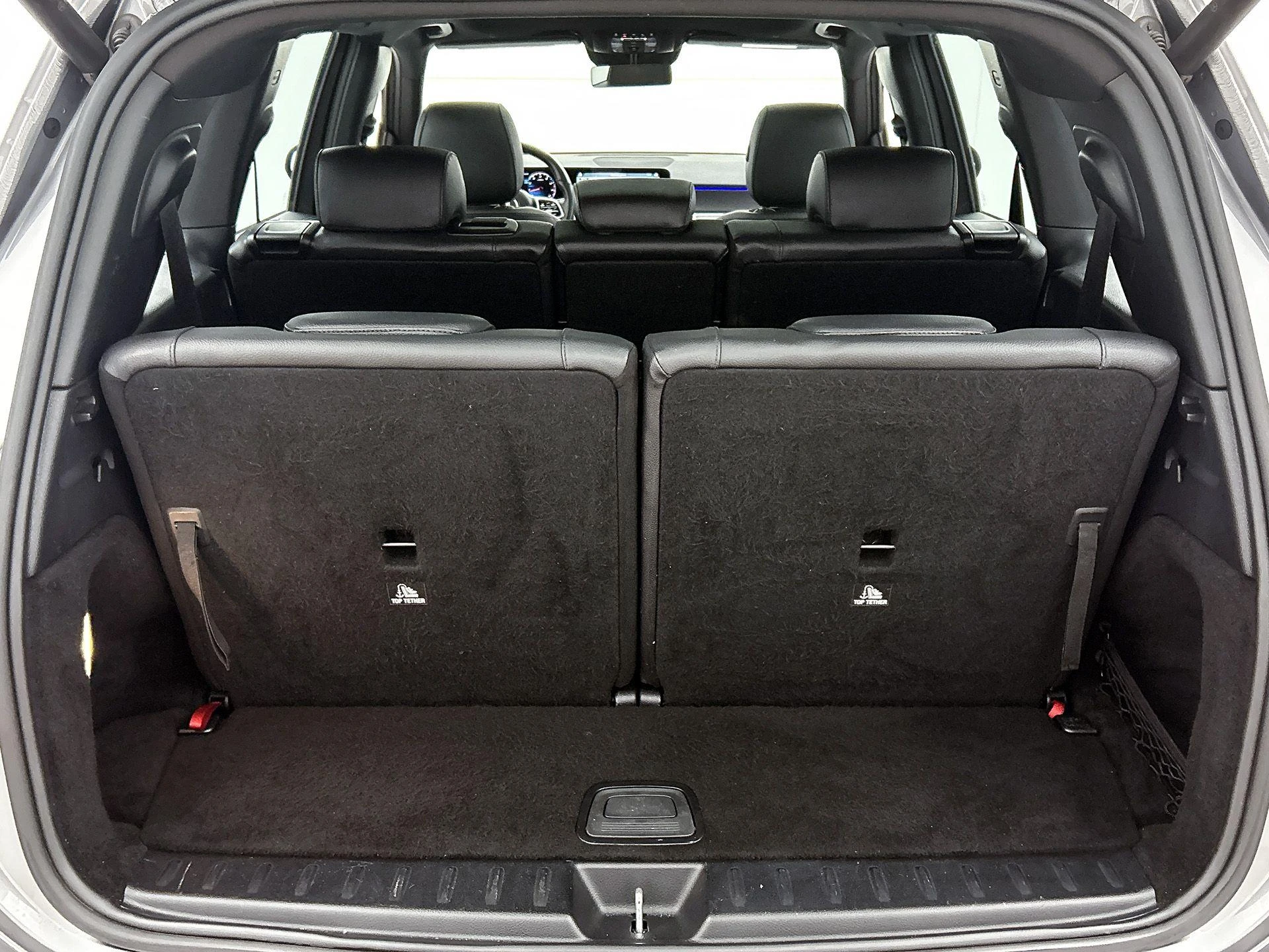 Mercedes-Benz-GLB-image-31