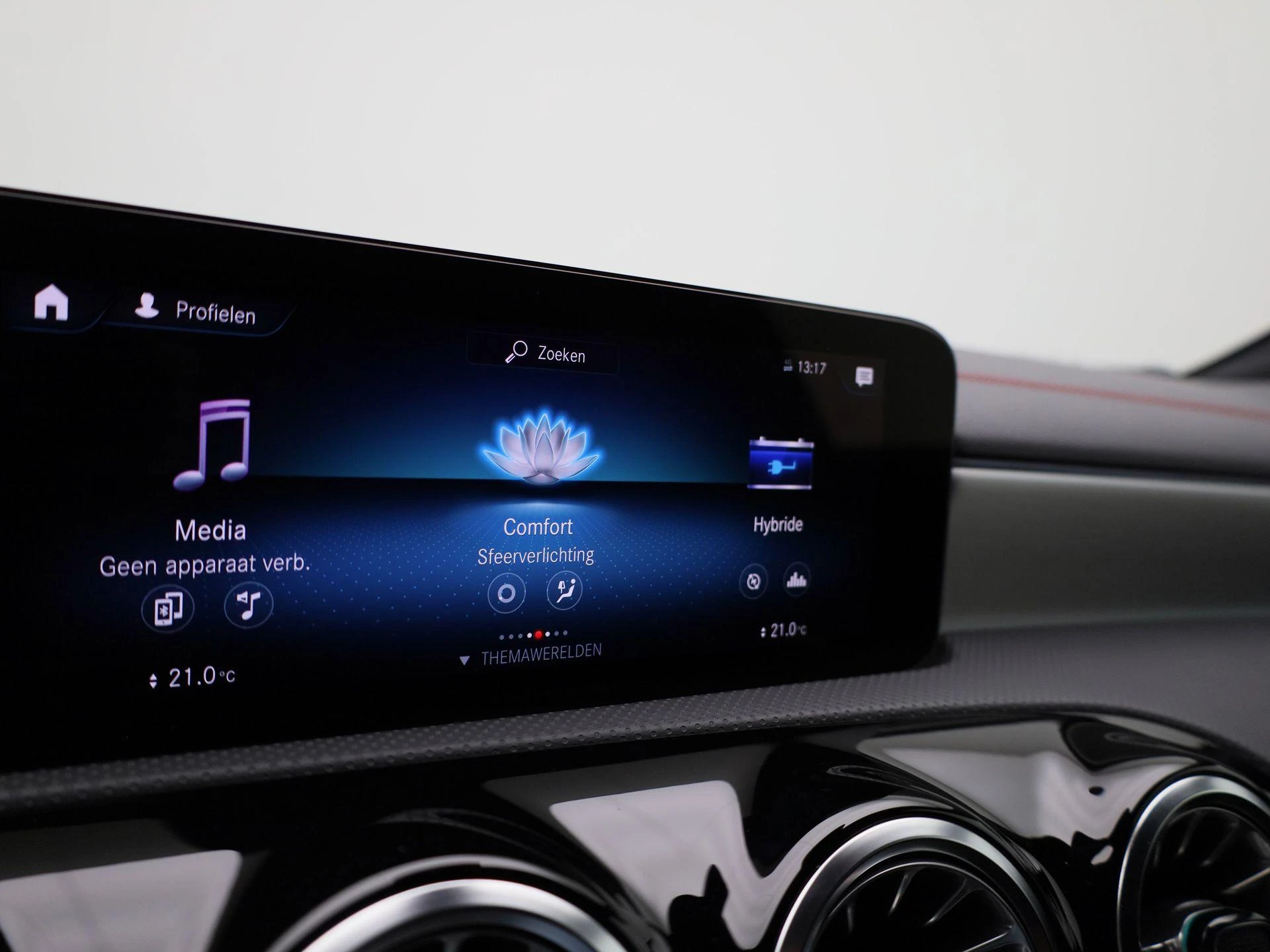 Mercedes-Benz-CLA-image-17