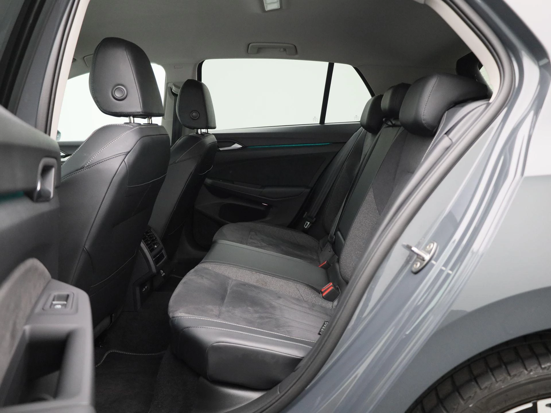 Volkswagen-Golf-image-11
