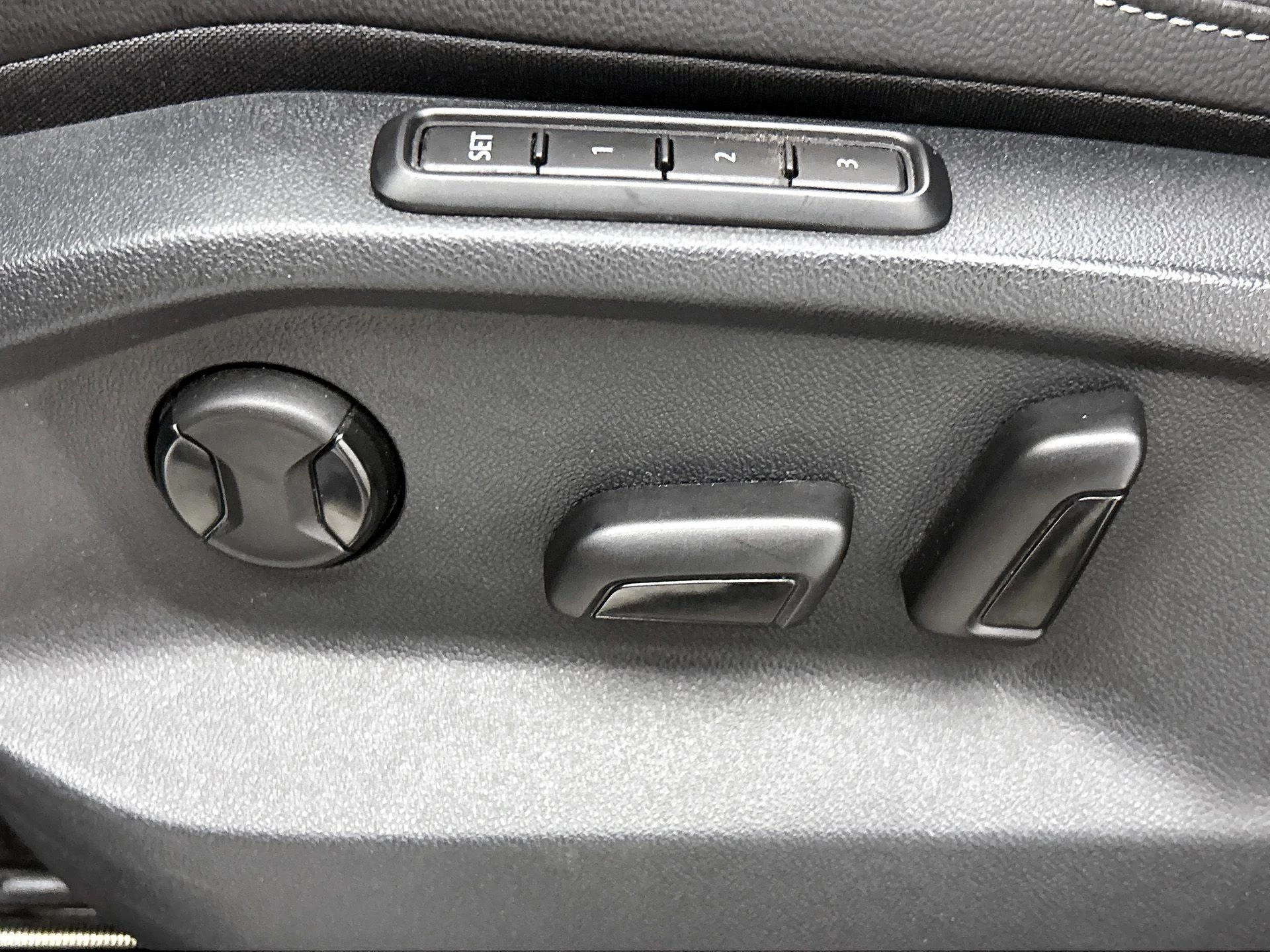 Volkswagen-Tiguan-image-25