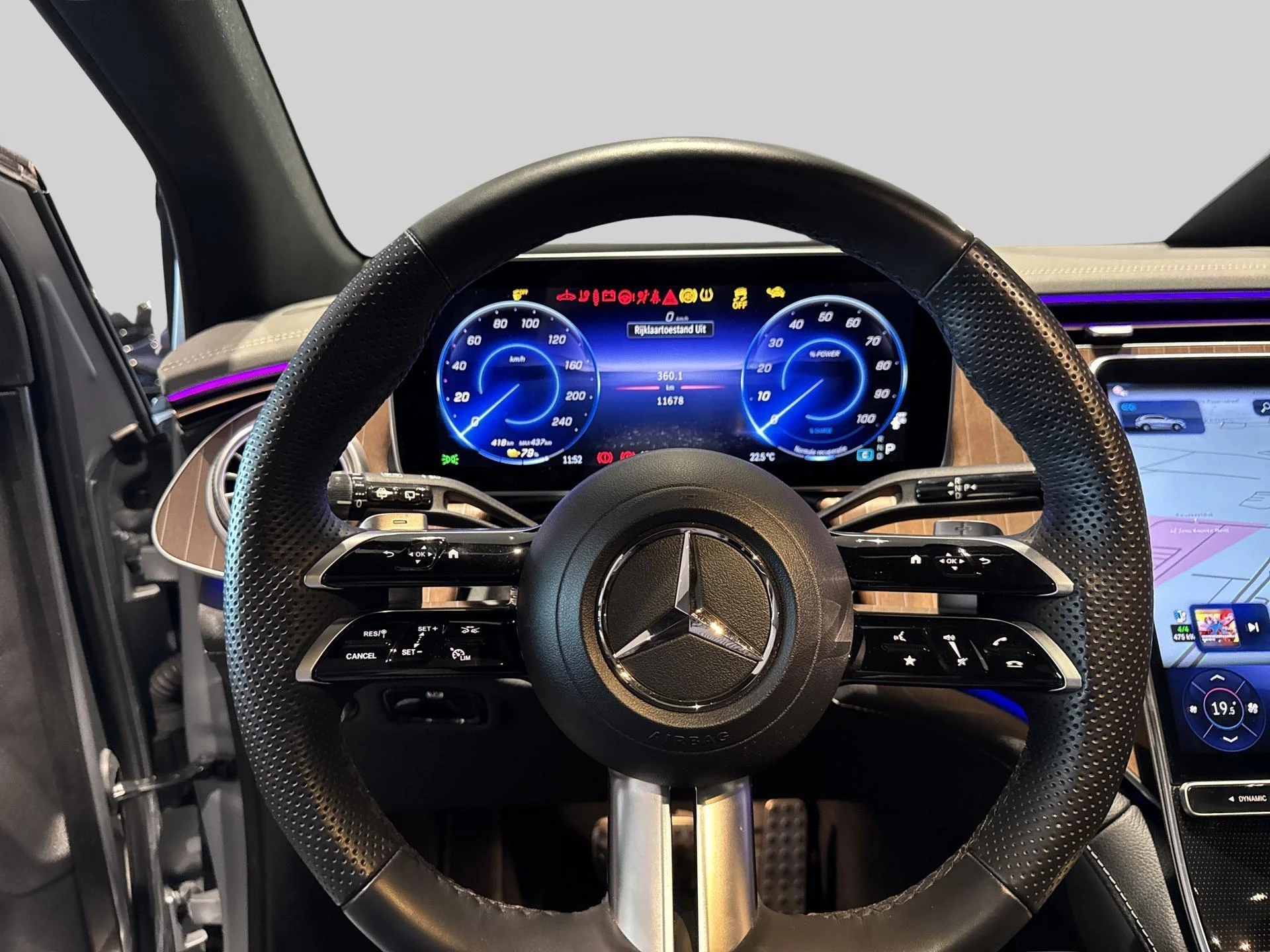 Mercedes-Benz-EQE-image-9