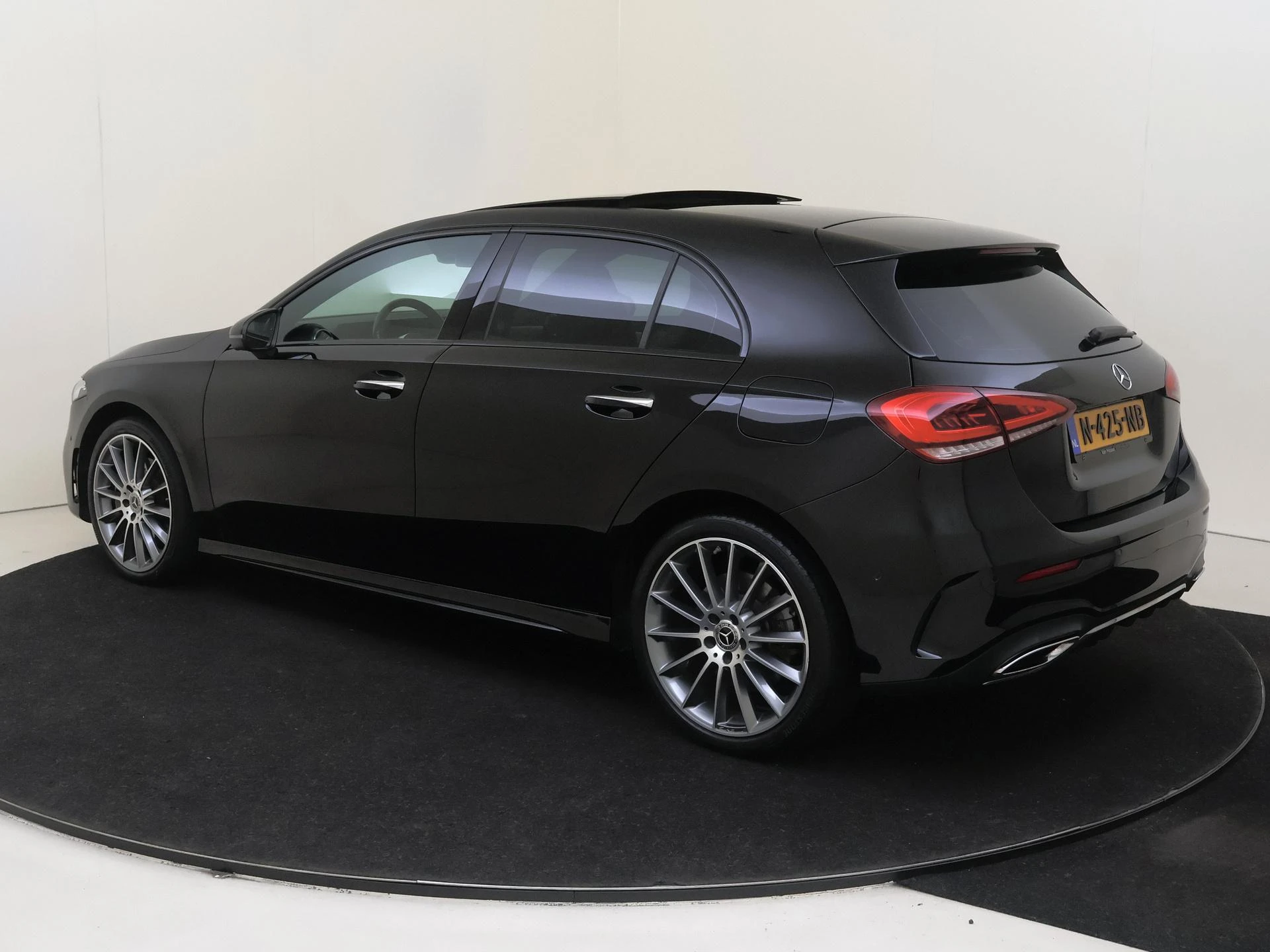 Mercedes-Benz-A-Klasse-image-2