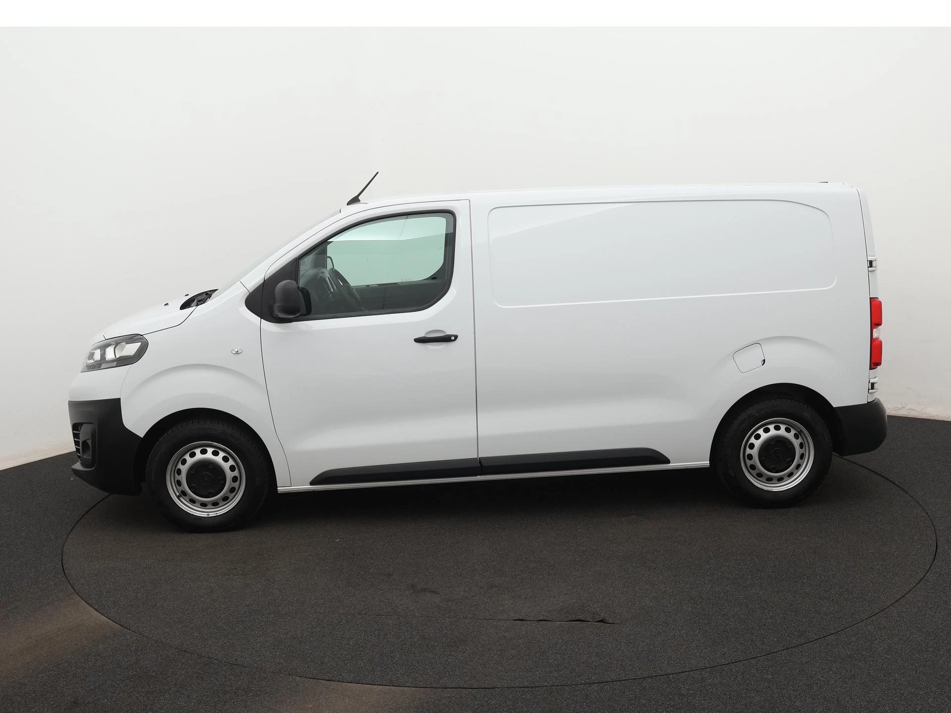 Opel-Vivaro-image-1