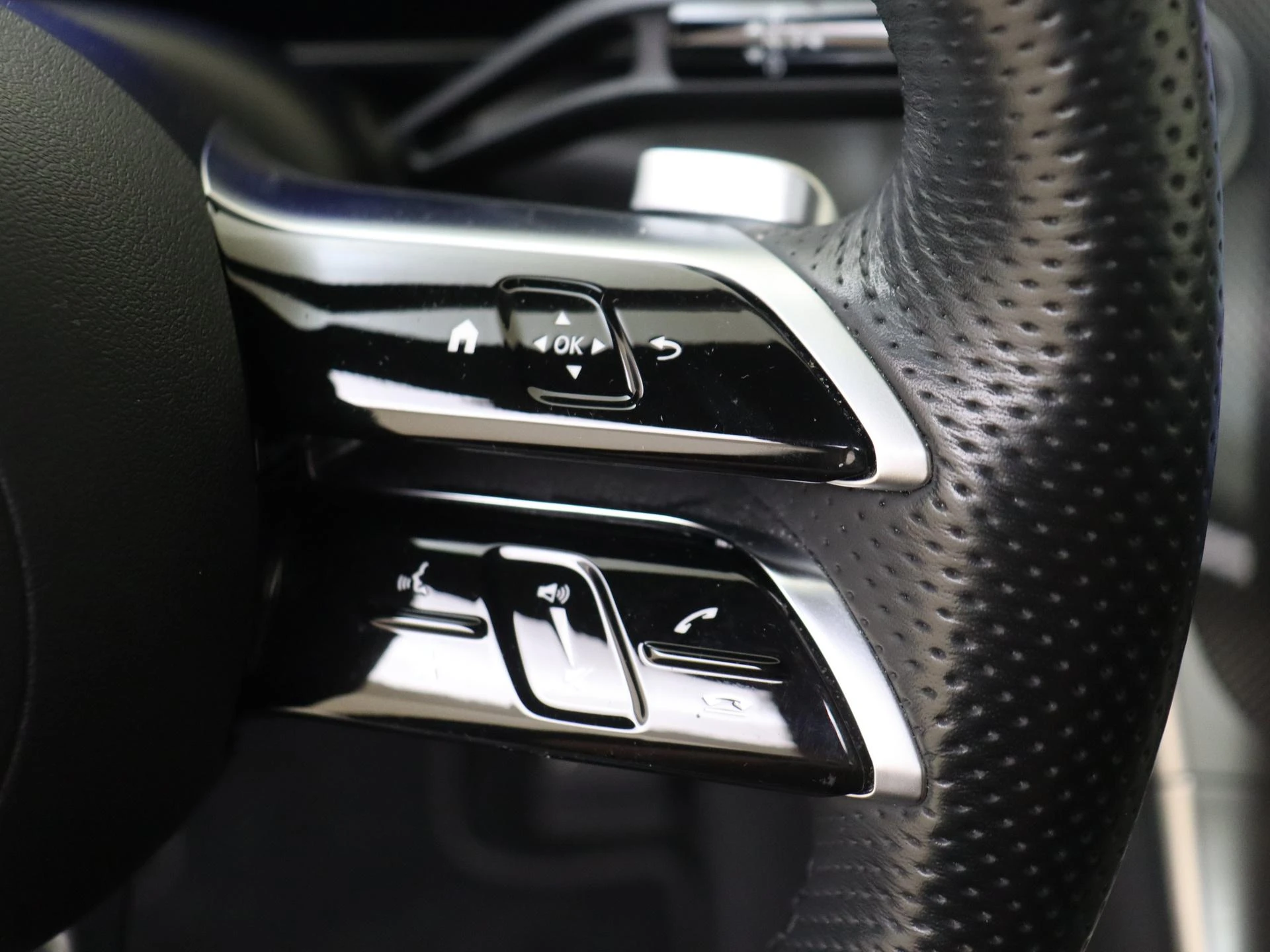 Mercedes-Benz-GLC-image-12
