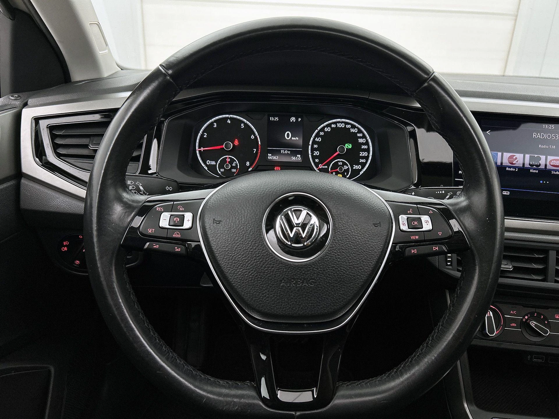 Volkswagen-Polo-image-30