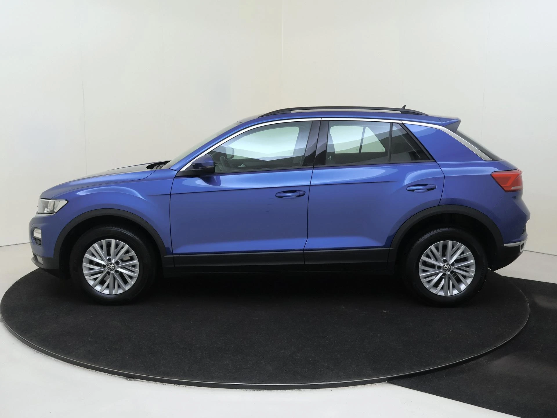 Volkswagen-T-Roc-image-7