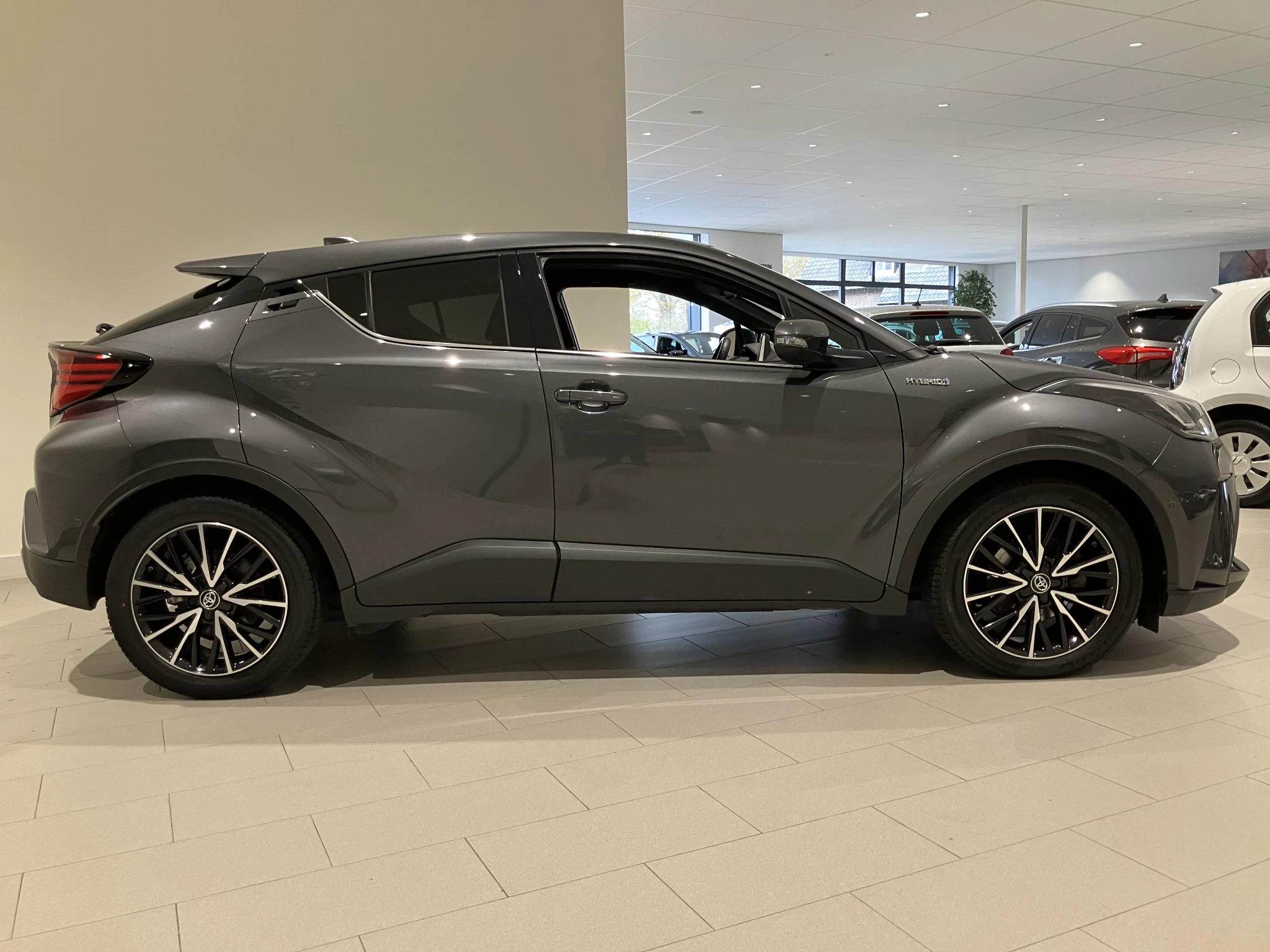 Toyota-C-HR-image-9