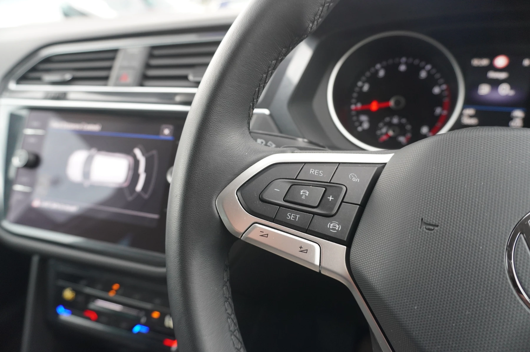 Volkswagen-Tiguan-image-21