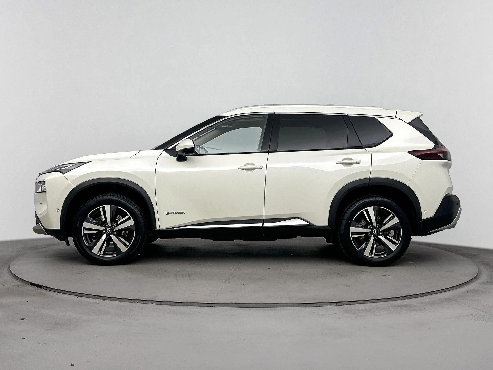 Nissan-X-Trail-image-1