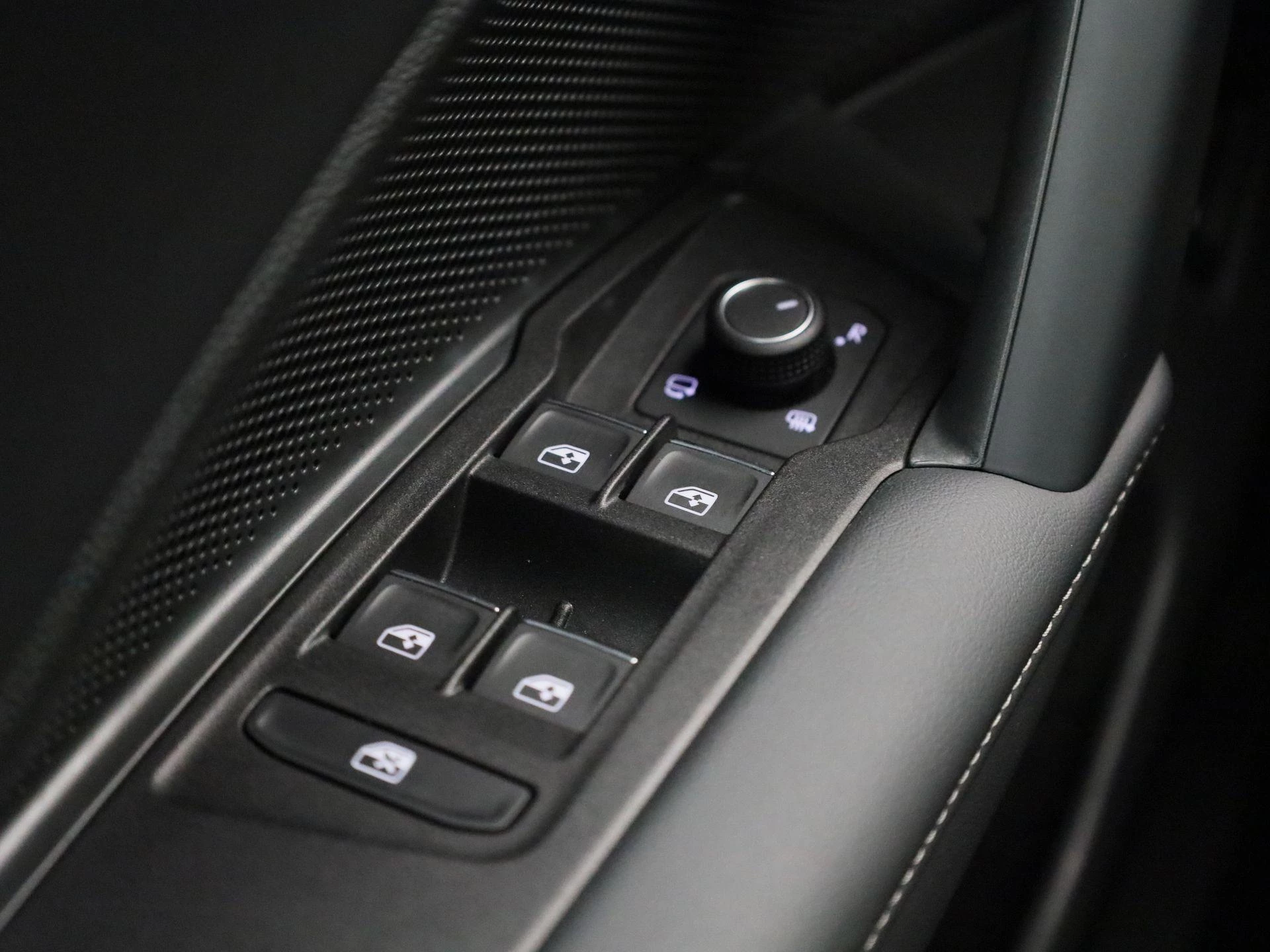 Volkswagen-Tiguan-image-33