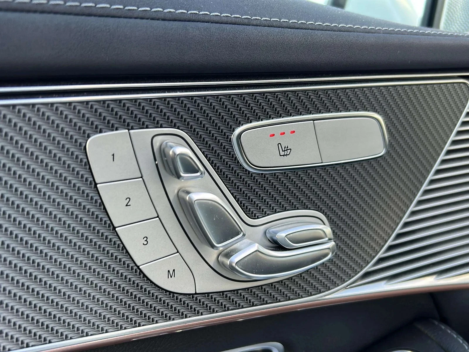 Mercedes-Benz-EQC-image-10