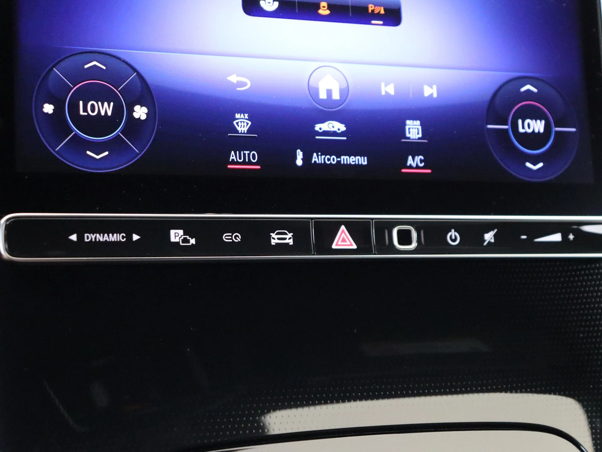 Mercedes-Benz-EQE-image-18