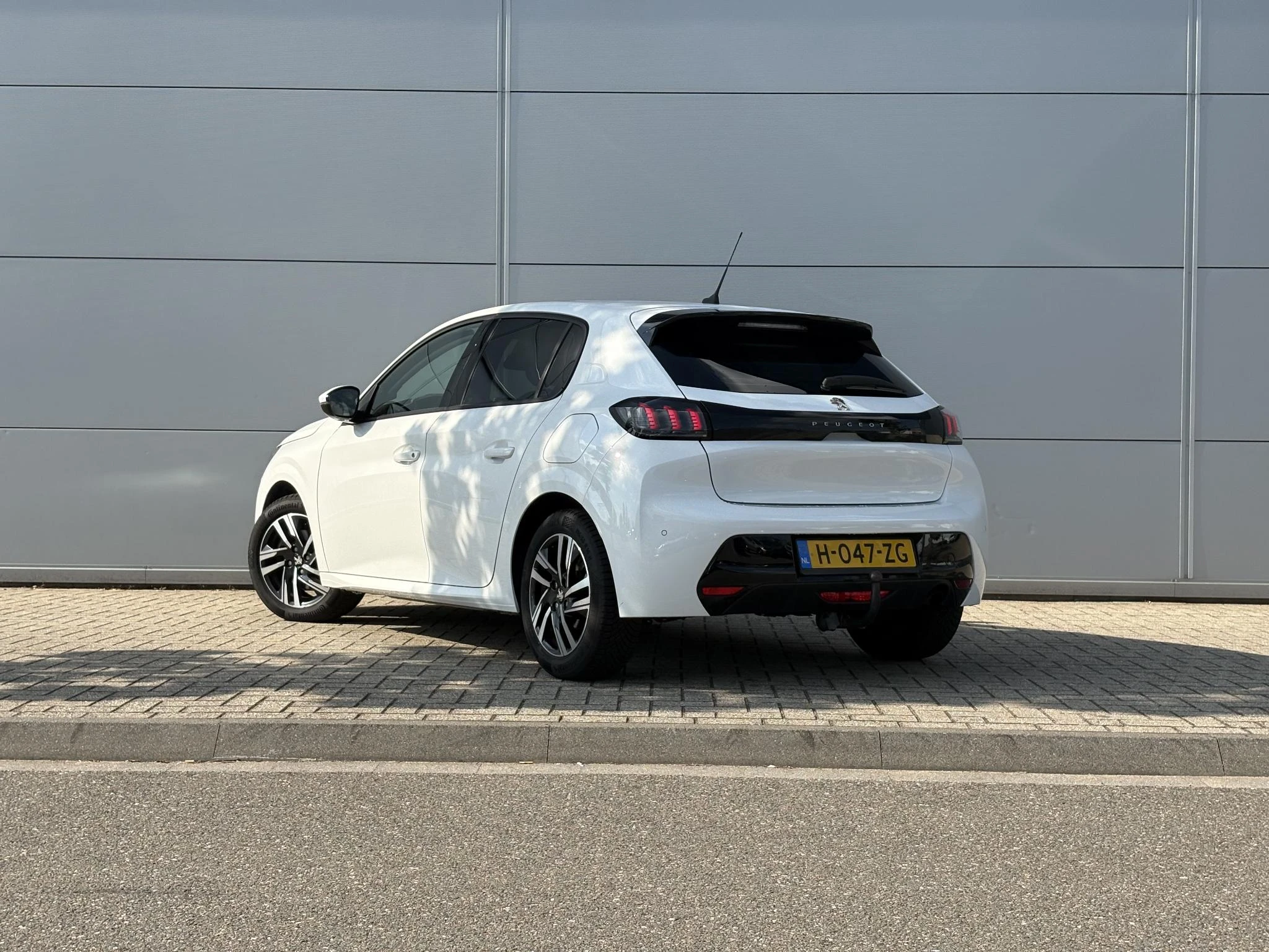 Peugeot-208-image-2