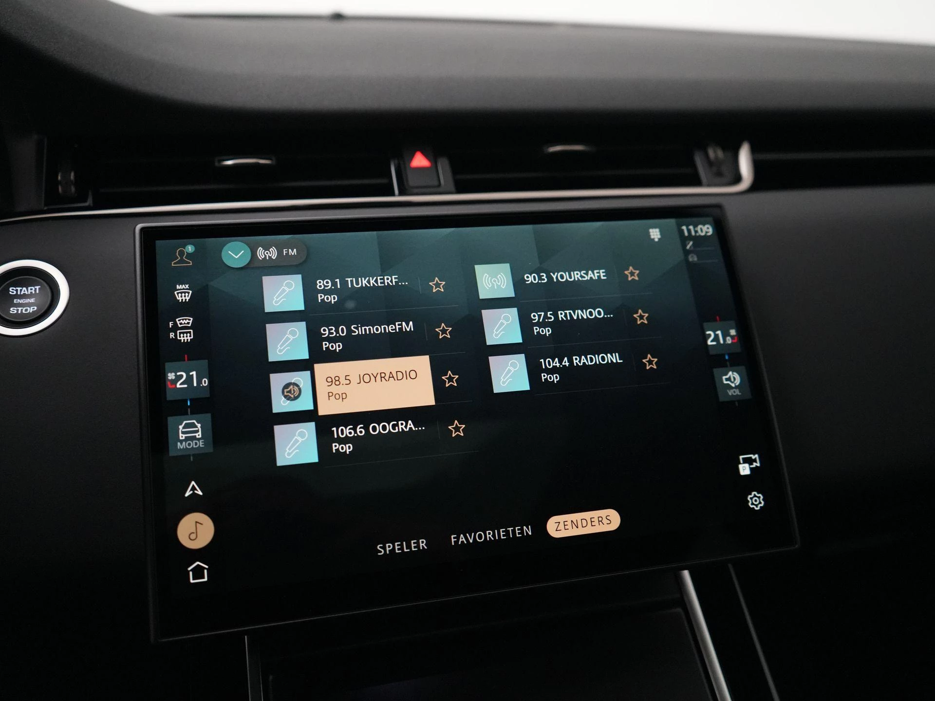 Land Rover-Range Rover Evoque-image-22