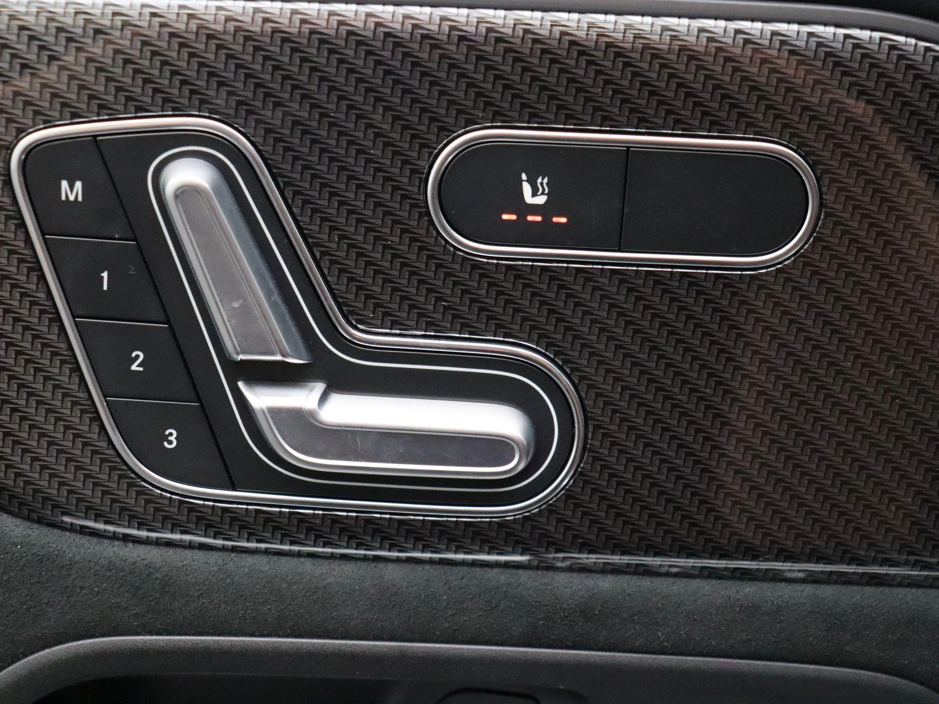 Mercedes-Benz-GLA-image-8