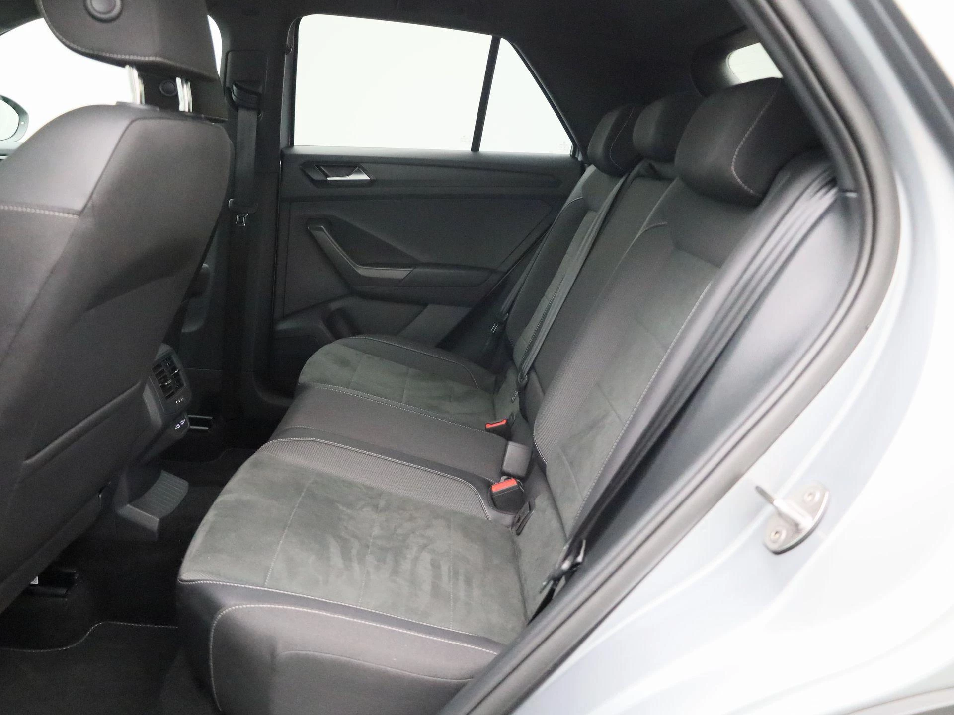 Volkswagen-T-Roc-image-8