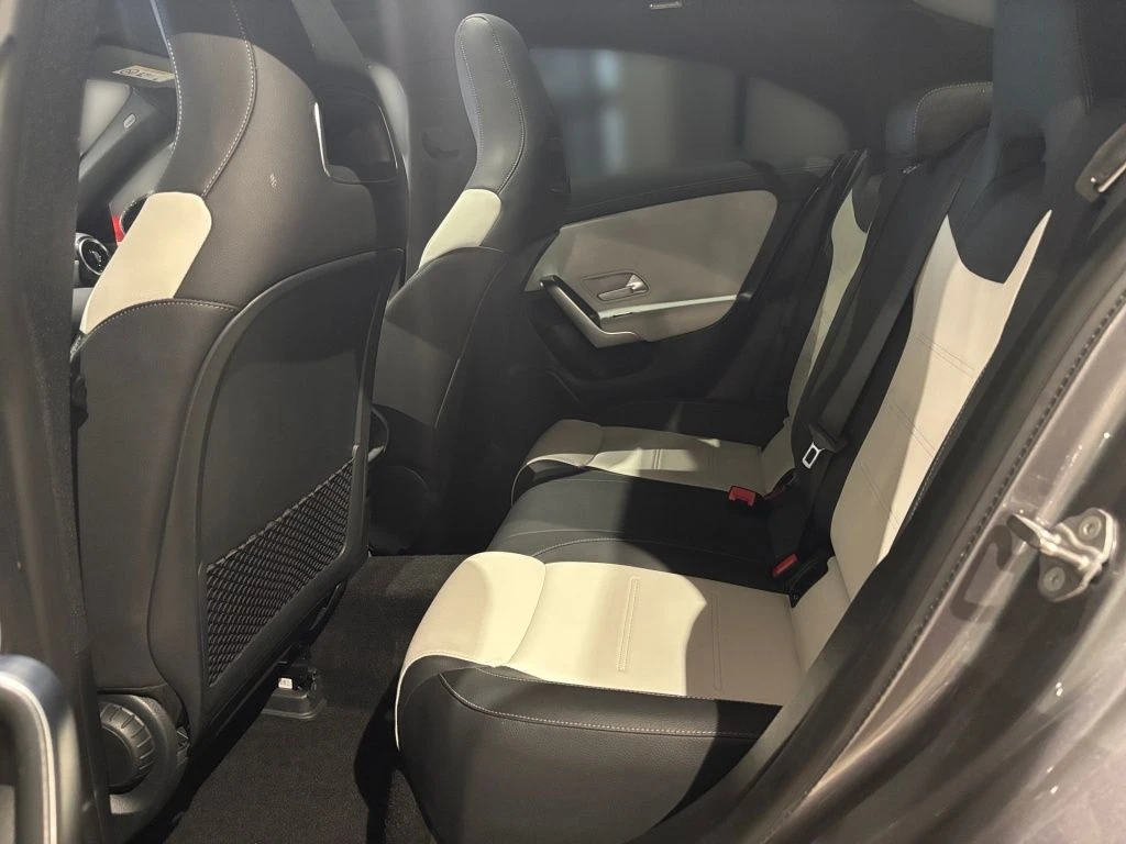 Mercedes-Benz-CLA 220-image-8