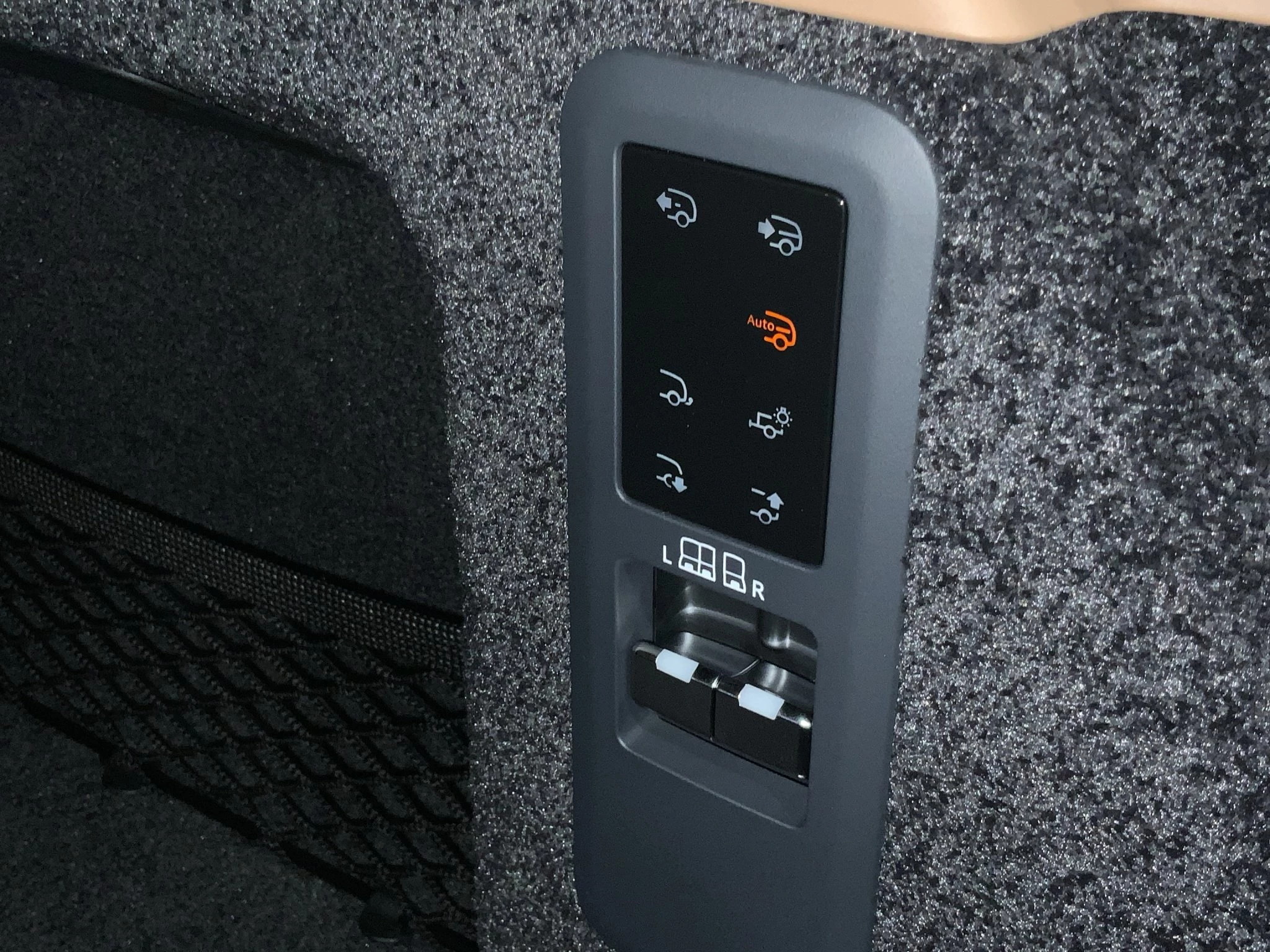 Land Rover-Range Rover-image-19