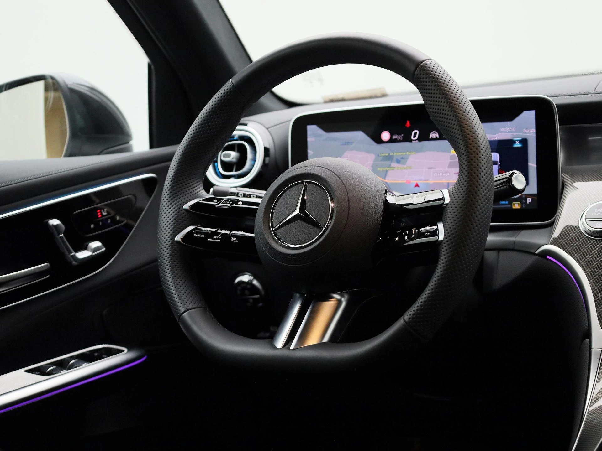 Mercedes-Benz-GLC-image-41