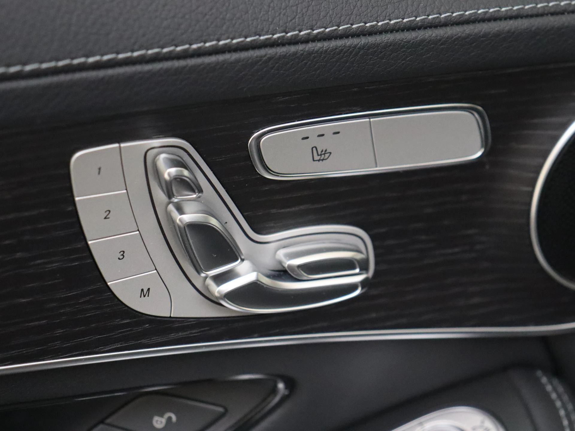 Mercedes-Benz-GLC-image-25