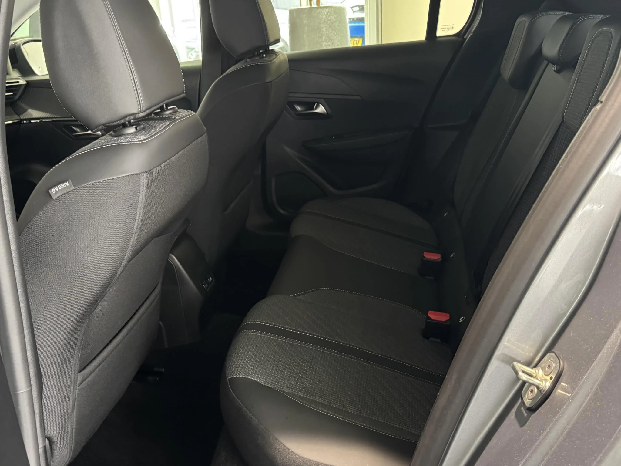Peugeot-208-image-27