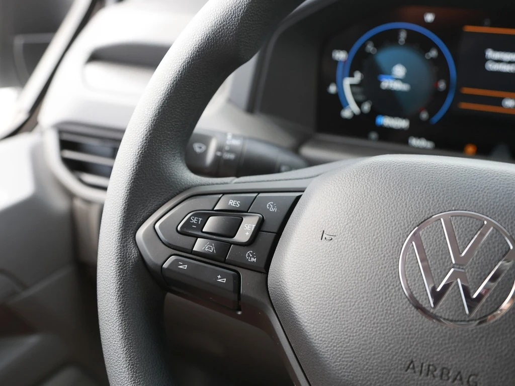 Volkswagen-Transporter-image-11