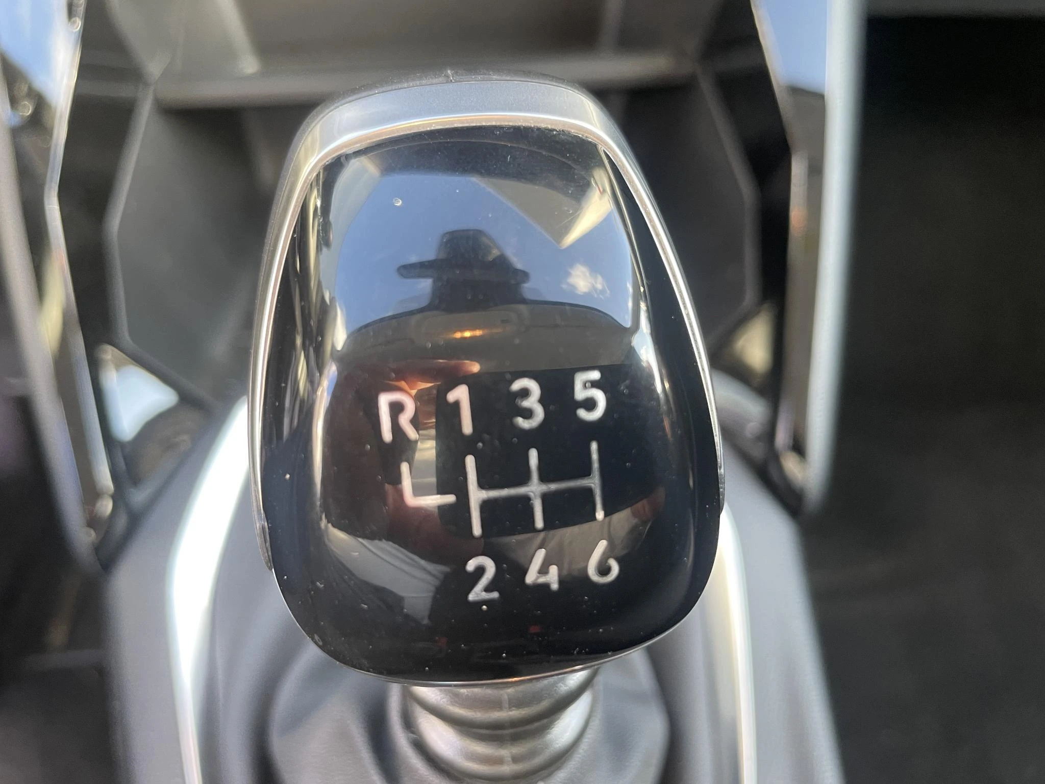 Peugeot-208-image-12
