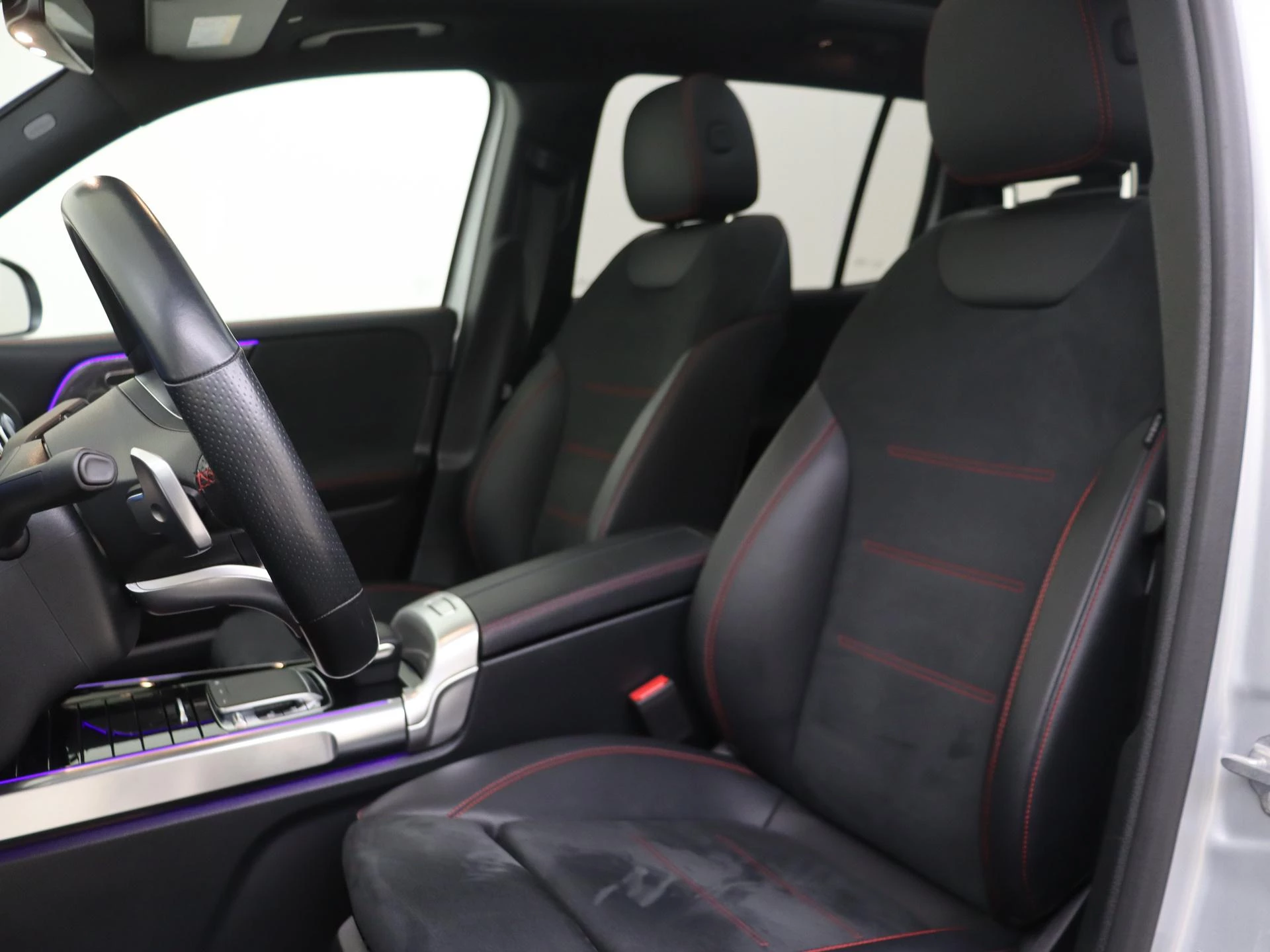 Mercedes-Benz-GLB-image-13