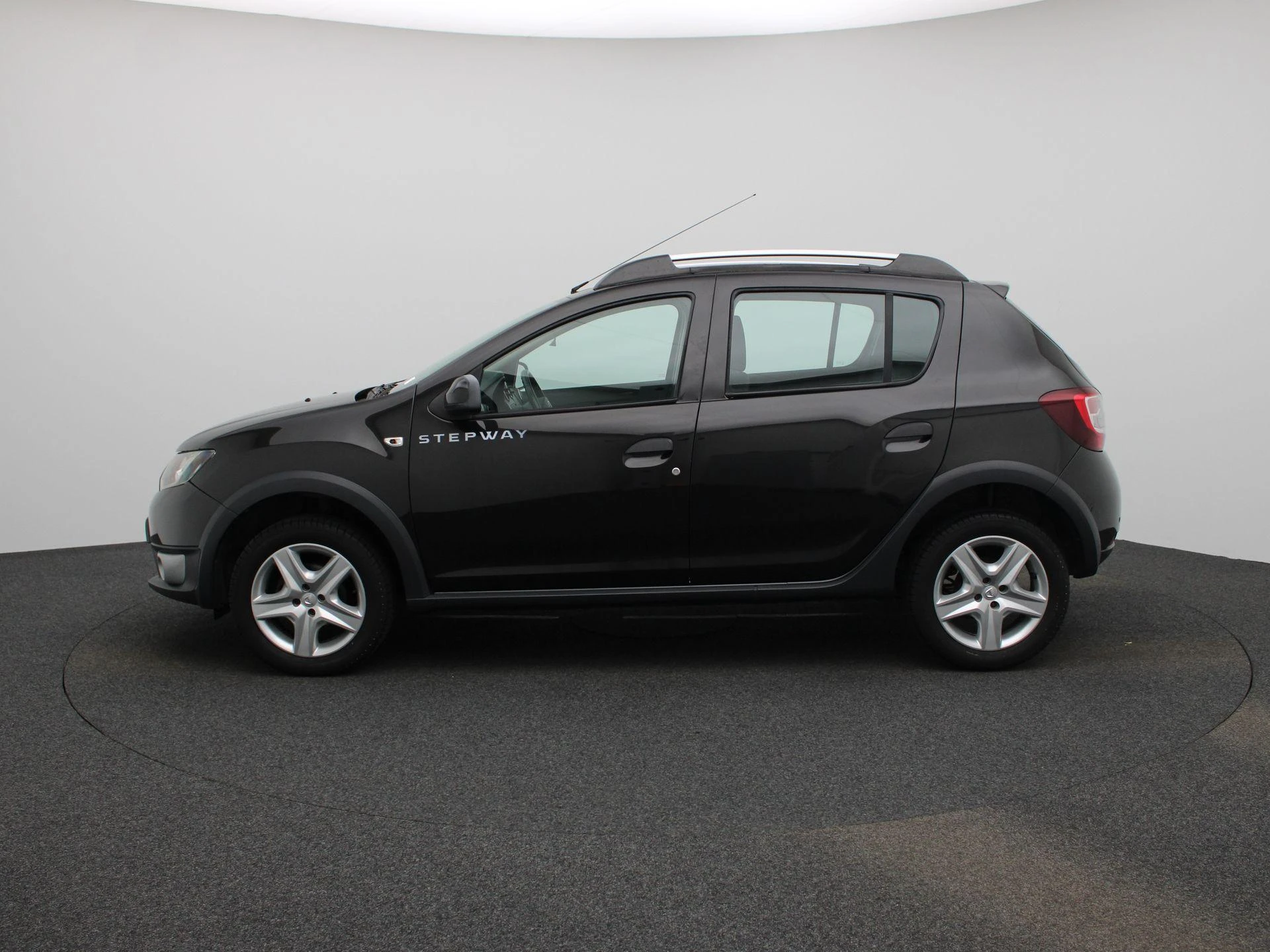 Dacia-Sandero Stepway-image-3