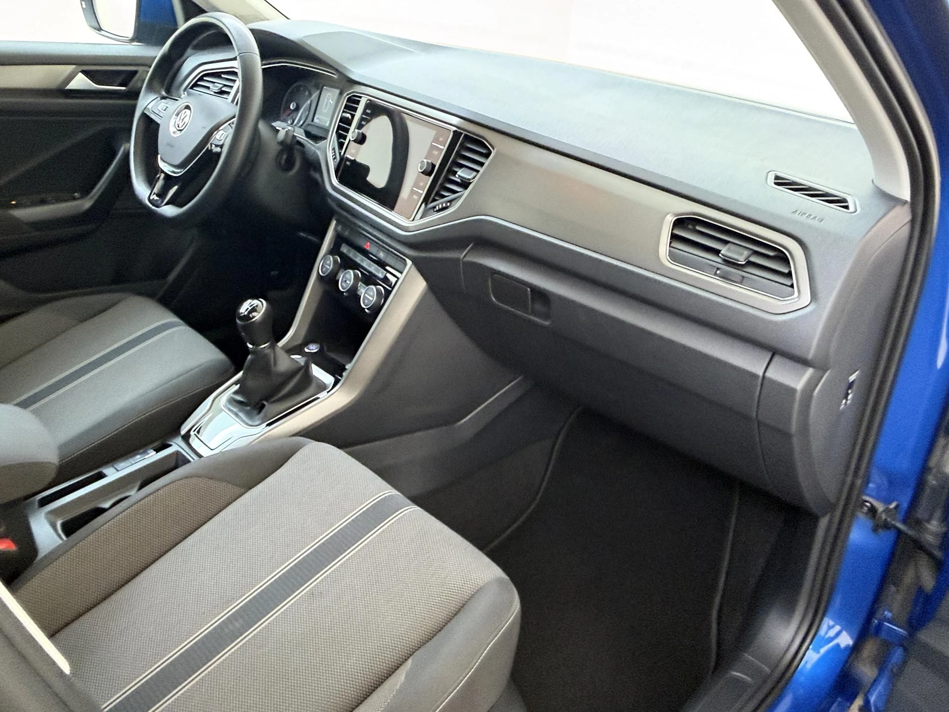 Volkswagen-T-Roc-image-4