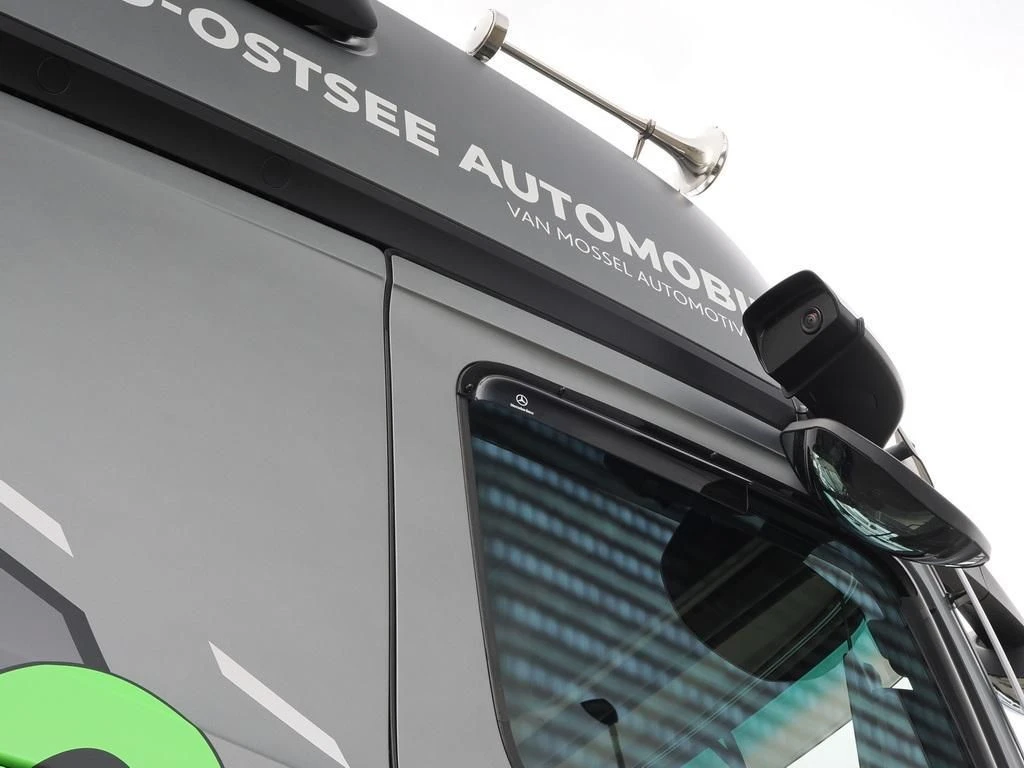 Mercedes-Benz-Actros-image-19