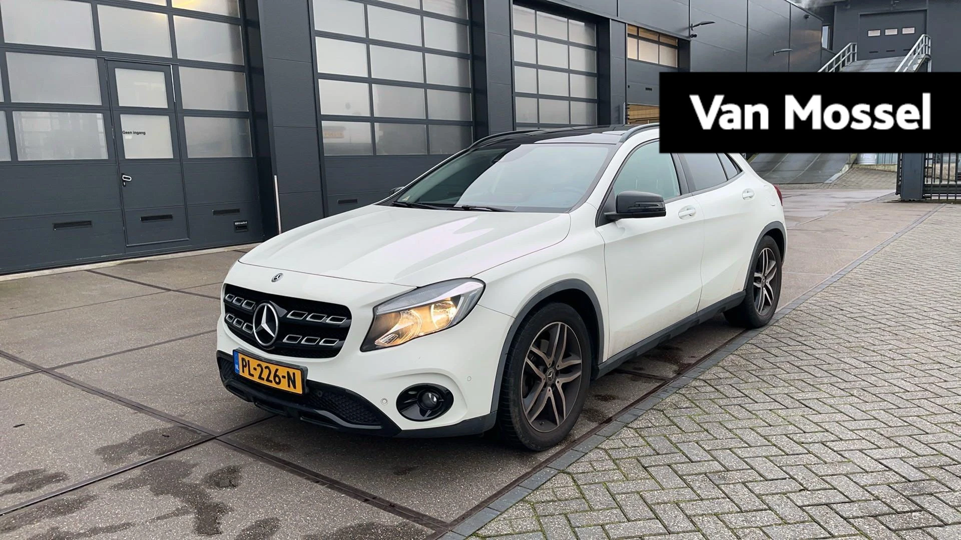 Mercedes-Benz-GLA-image-0