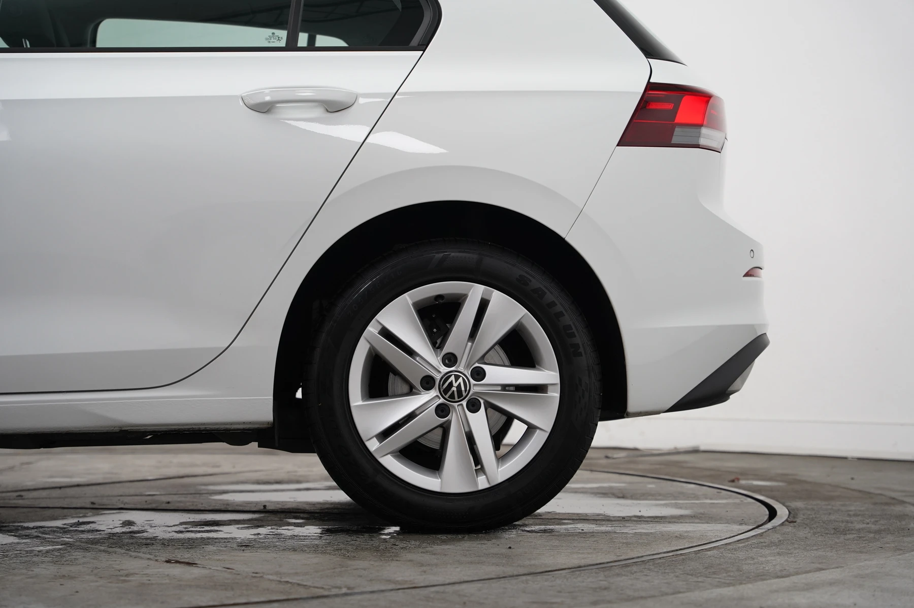Volkswagen-Golf-image-32