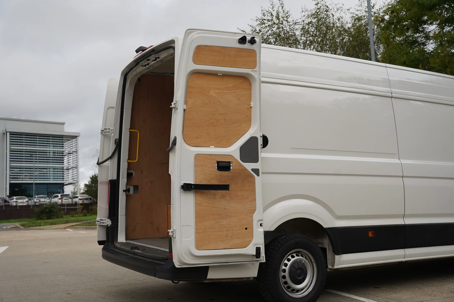 Volkswagen-Crafter-image-17