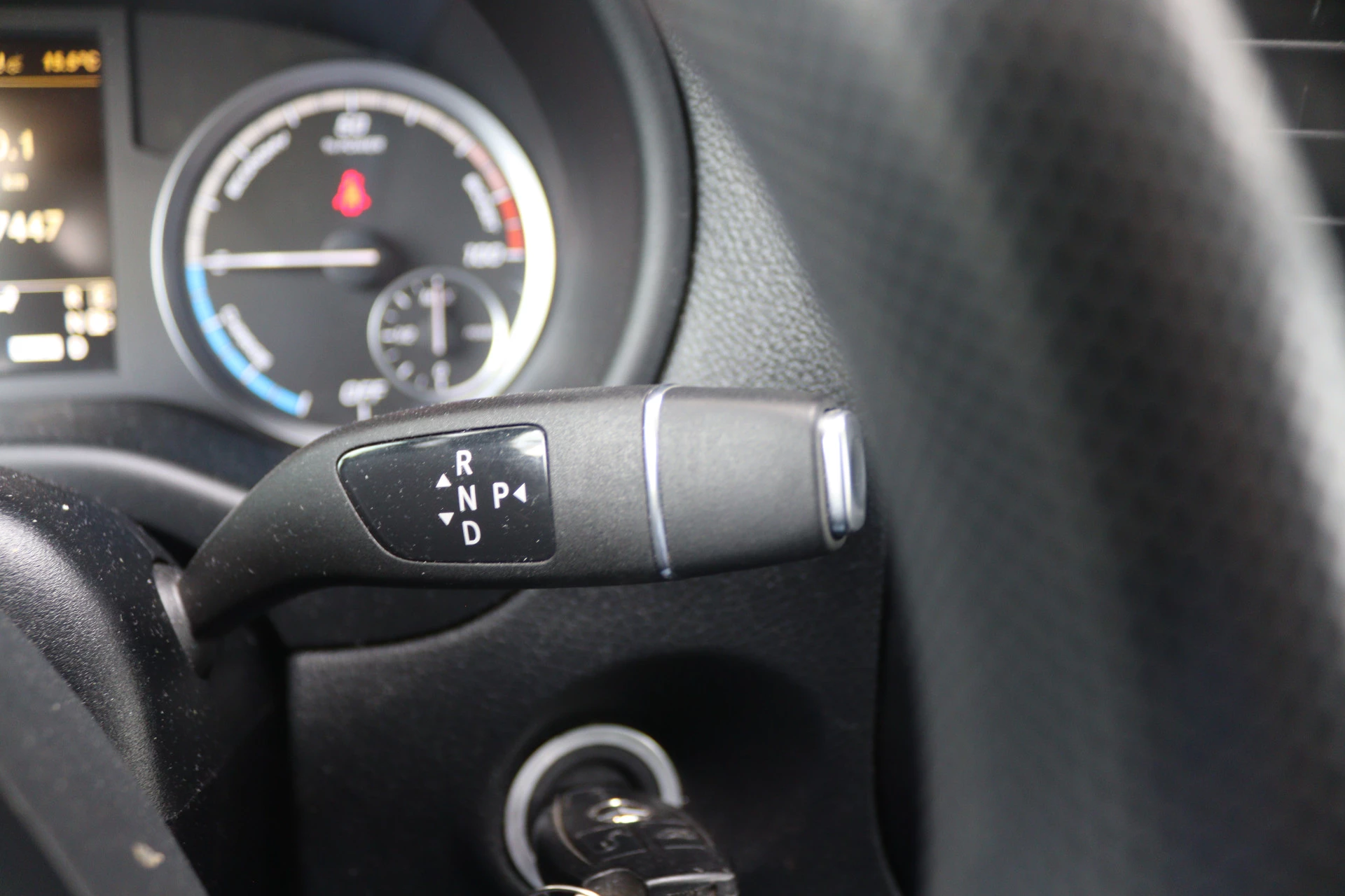 Mercedes-Benz-eVito-image-11