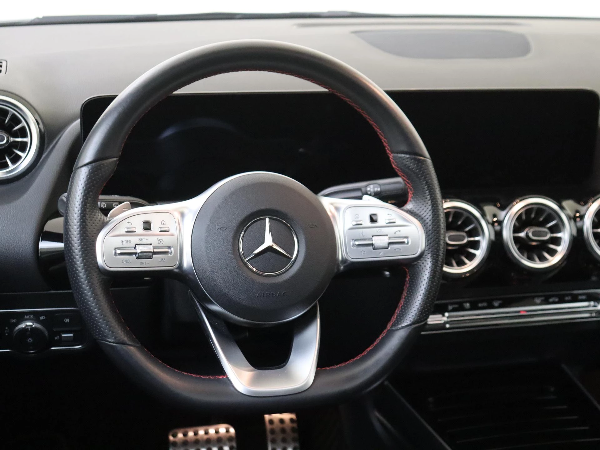 Mercedes-Benz-B-Klasse-image-10