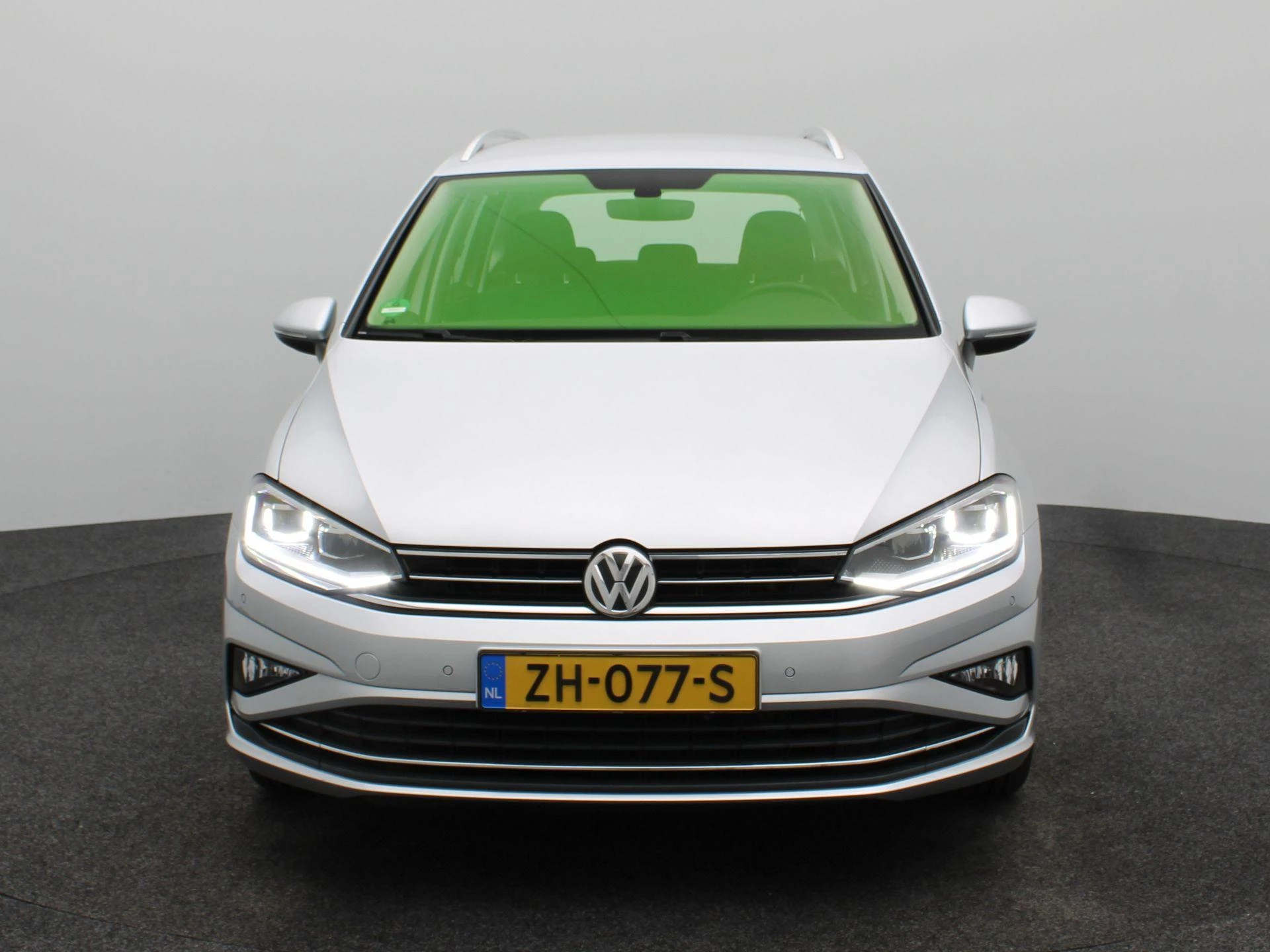 Volkswagen-Golf Sportsvan-image-2