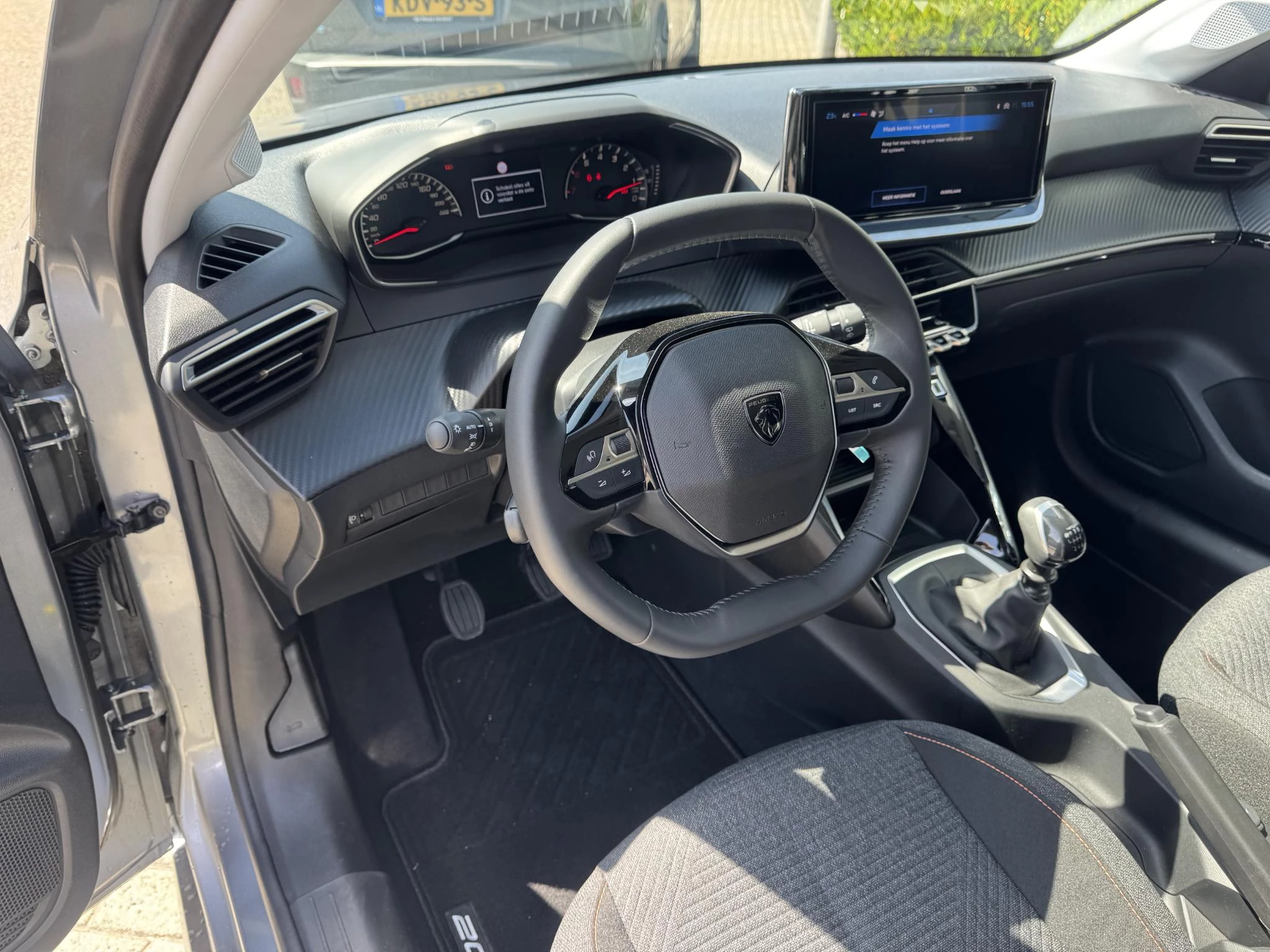 Peugeot-208-image-16