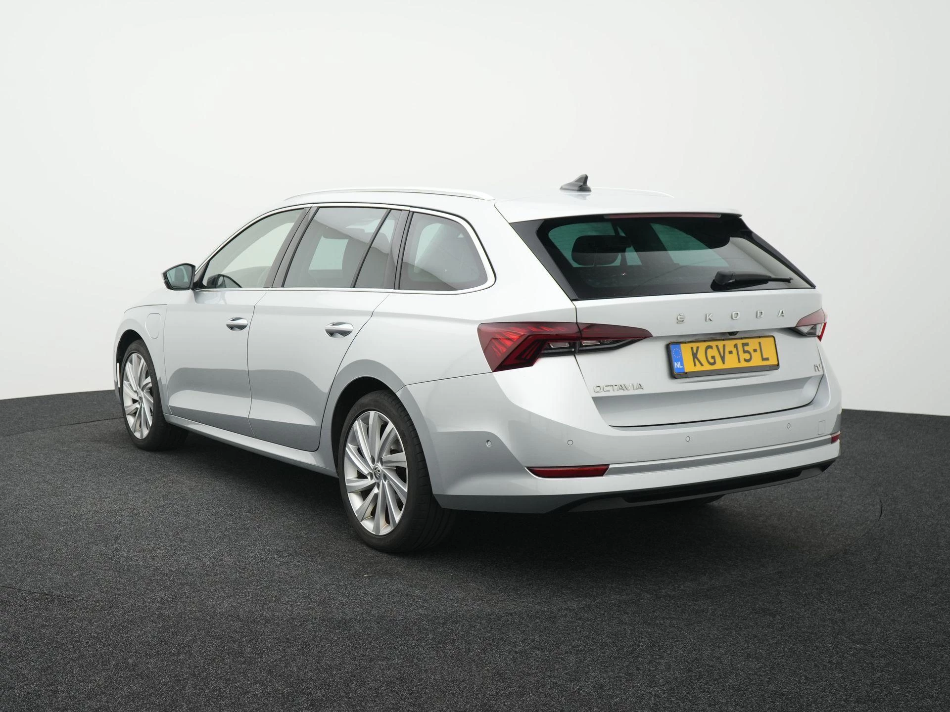 Škoda Octavia Combi 1.4 TSI iV PHEV Business Edition Plus