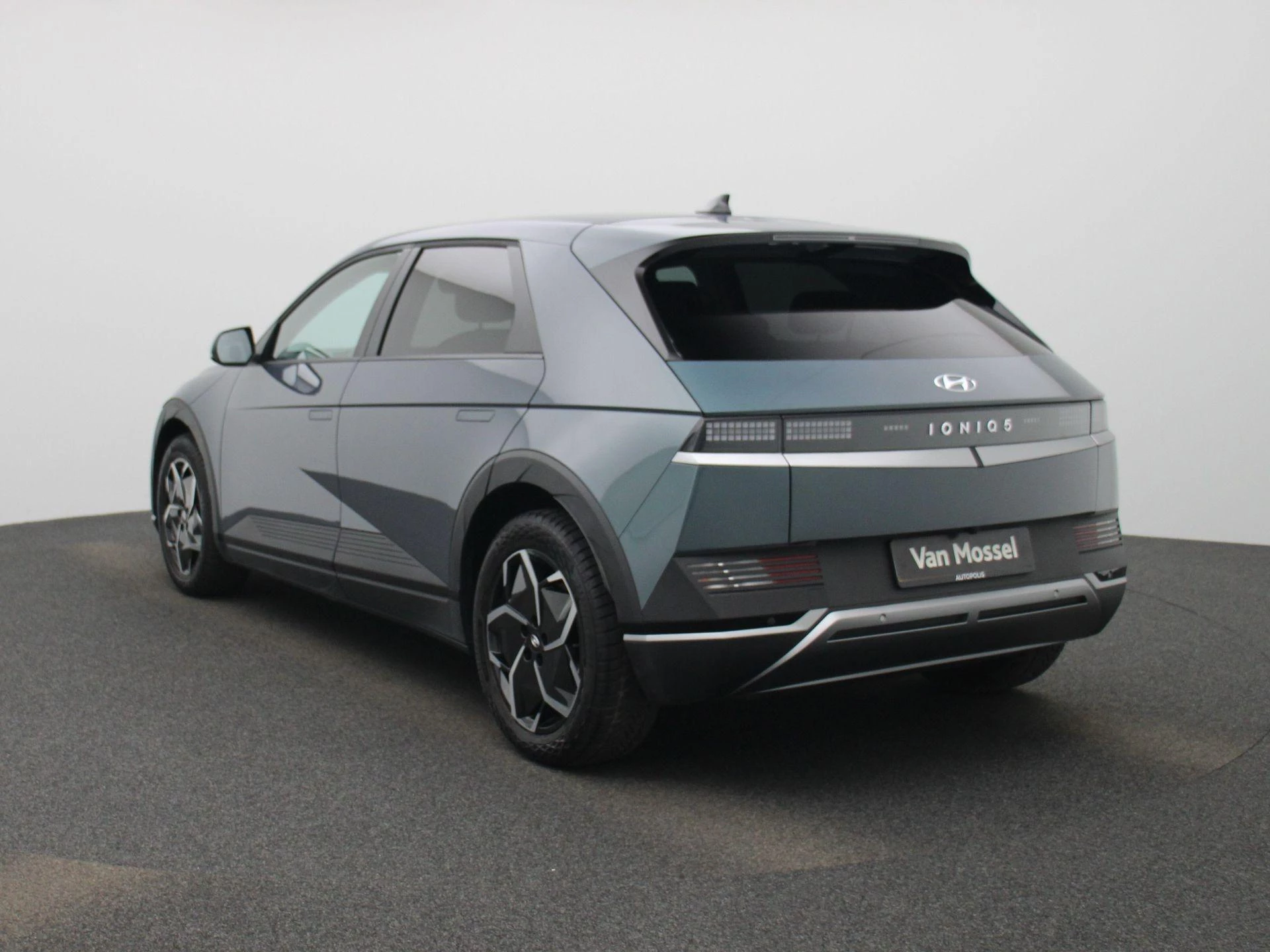 Hyundai-IONIQ 5-image-2