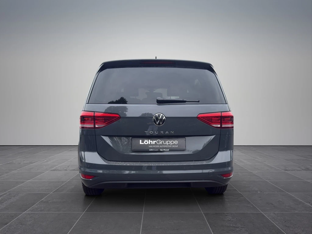 Volkswagen-Touran-image-2
