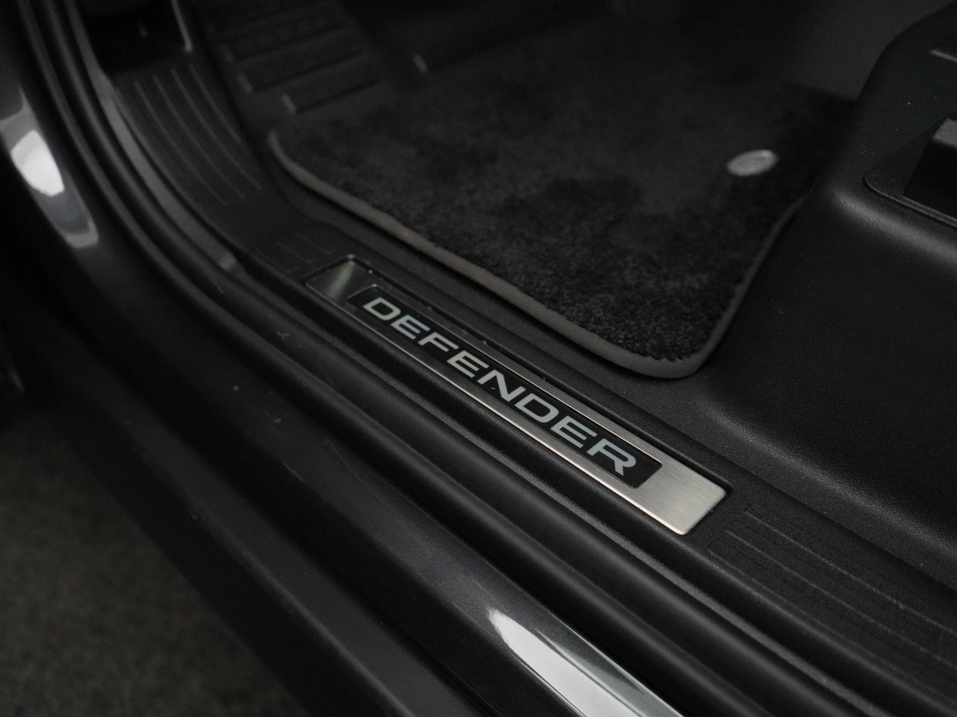 Land Rover-Defender-image-34