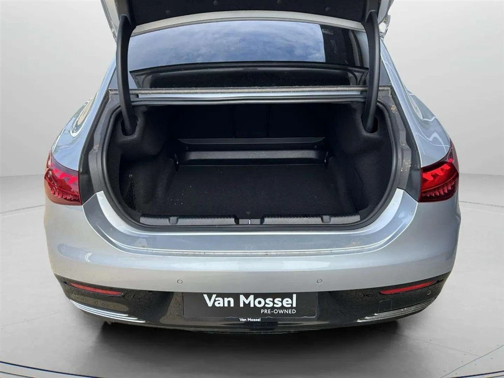 Mercedes-Benz-EQE-image-21