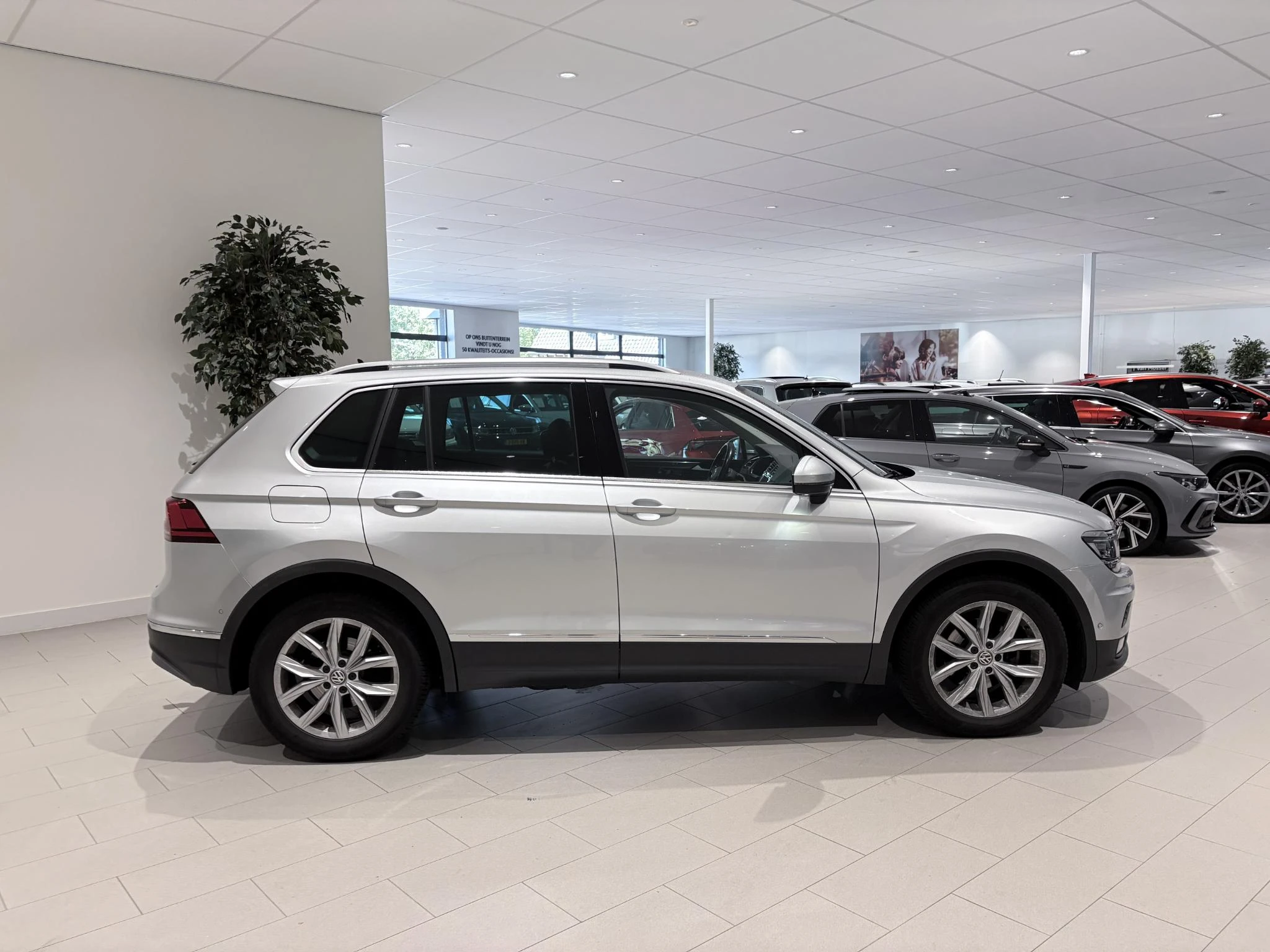 Volkswagen-Tiguan-image-6