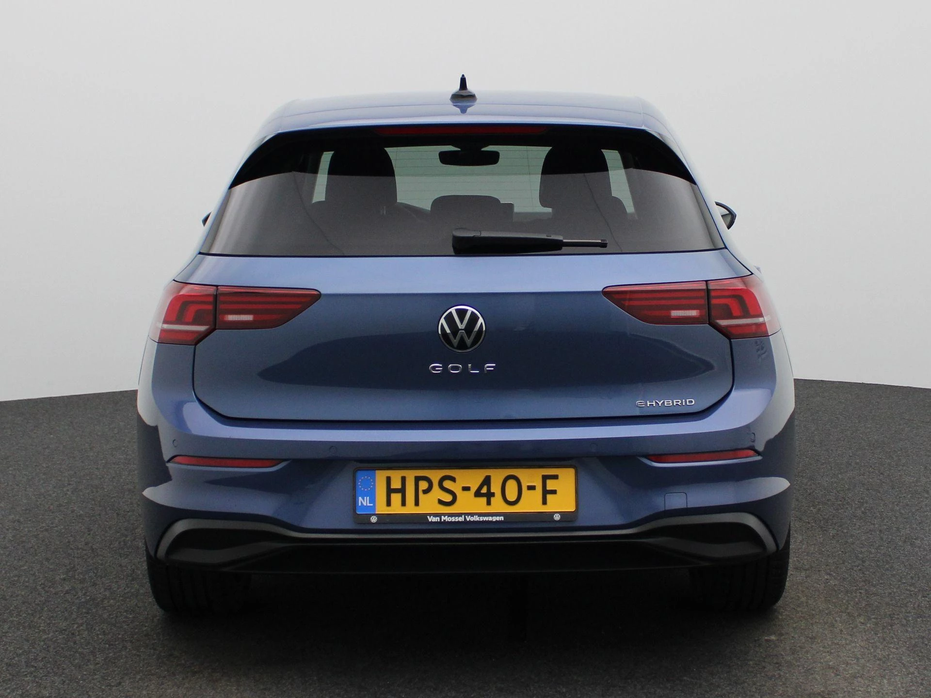Volkswagen-Golf-image-4