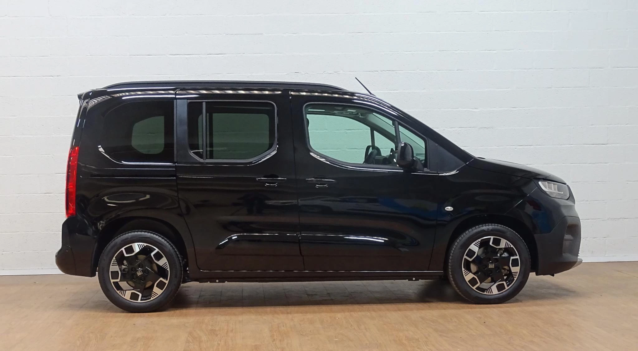 Fiat Qubo L 1.2T +gps+camera+park pilot +magic top