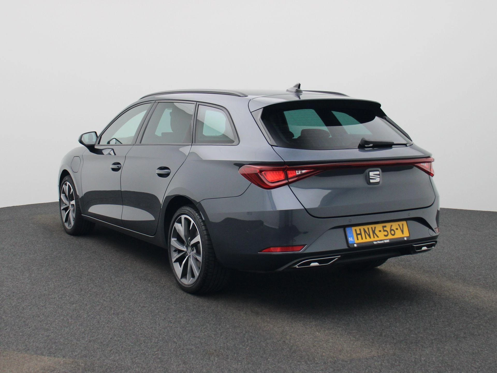 SEAT-Leon-image-1