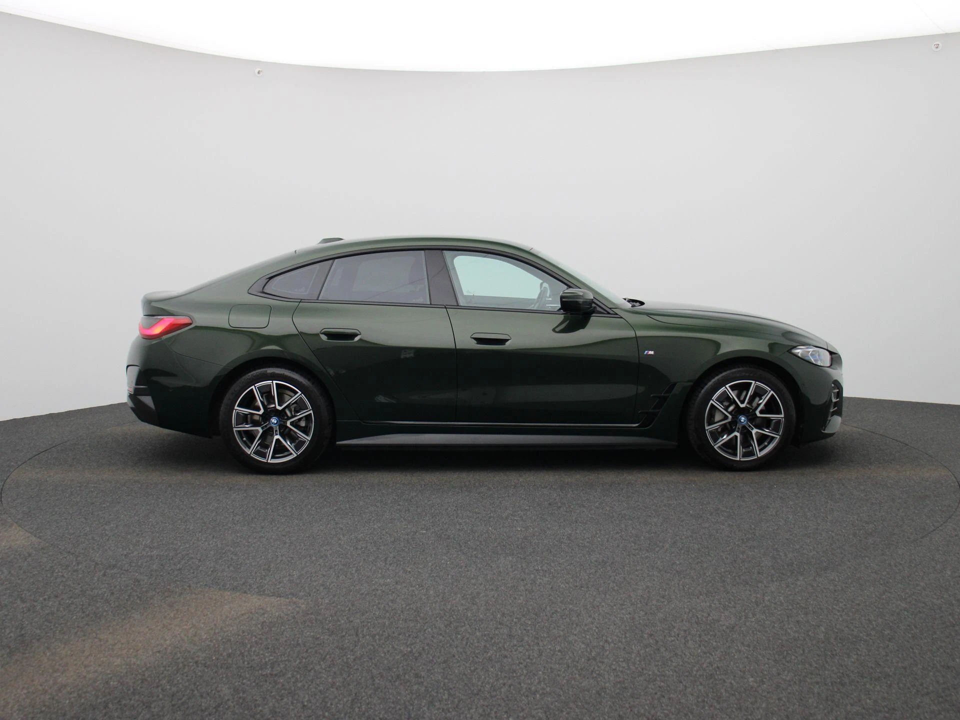 BMW-i4-image-5