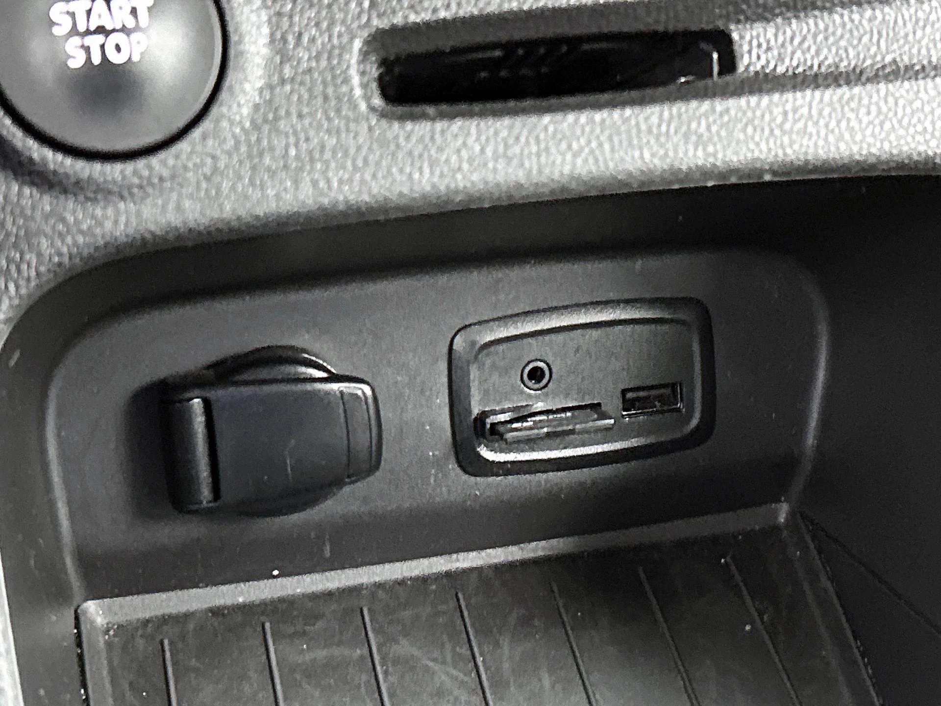 Renault-Captur-image-34